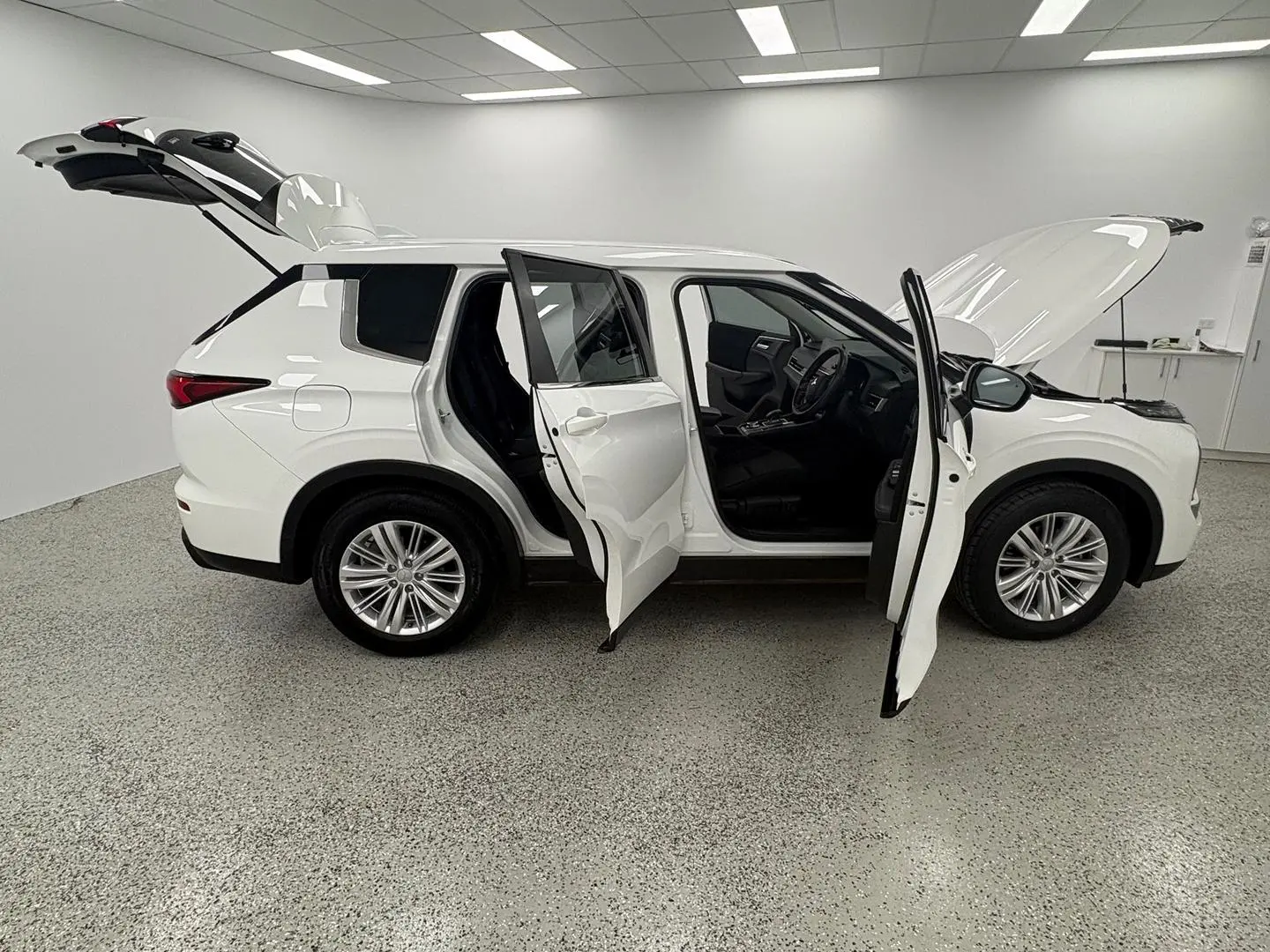 2022 Mitsubishi Outlander Gallery Image 10