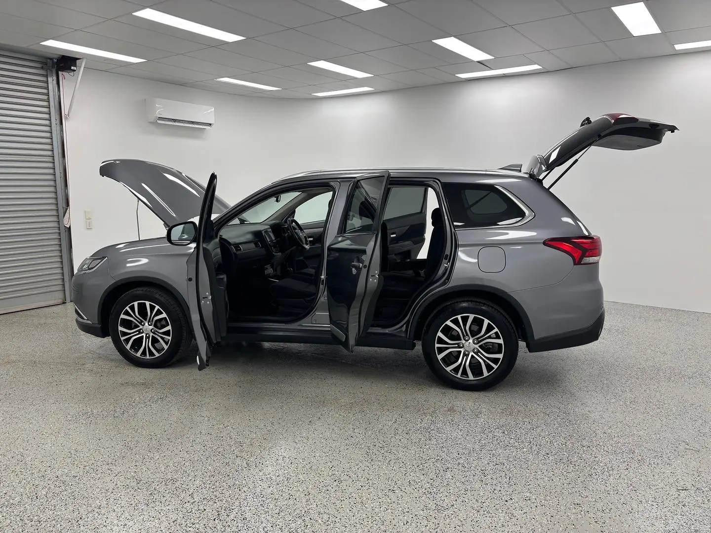 2017 Mitsubishi Outlander Gallery Image 13