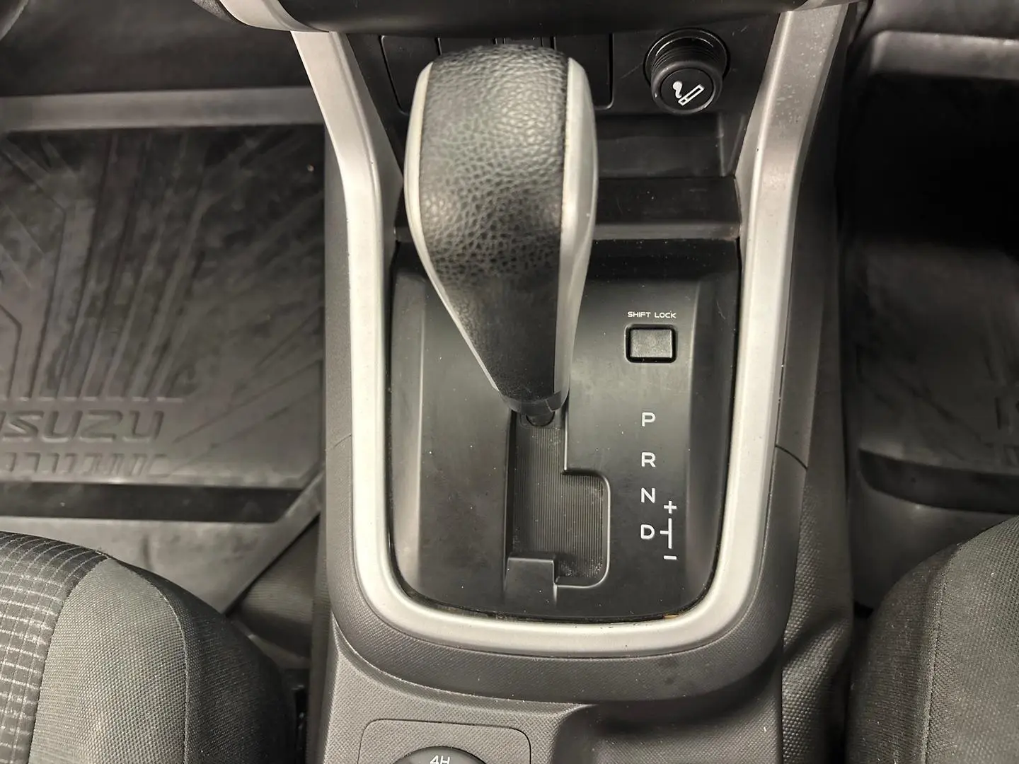 2017 Isuzu D-MAX Gallery Image 34