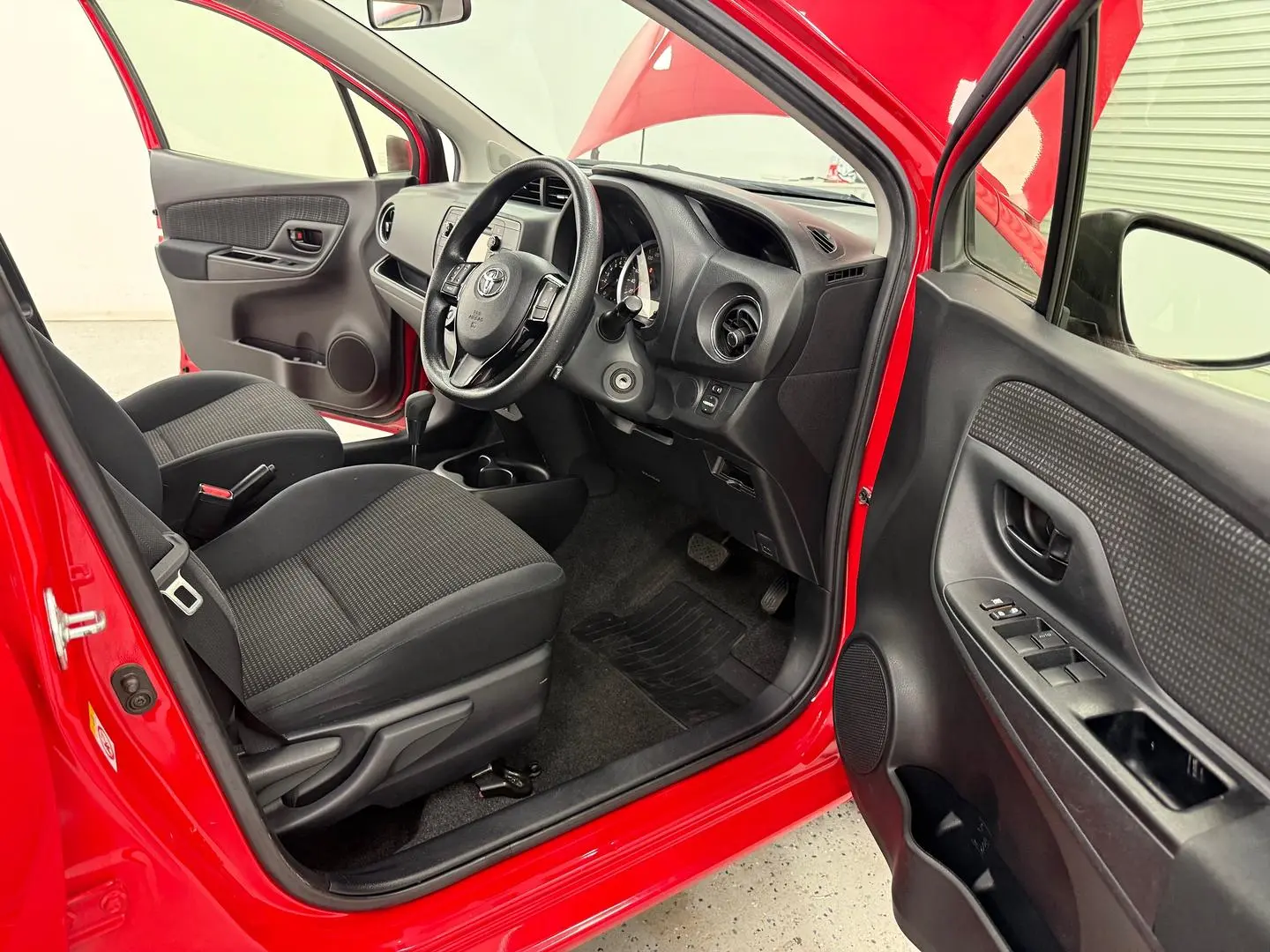 2017 Toyota Yaris Gallery Image 18