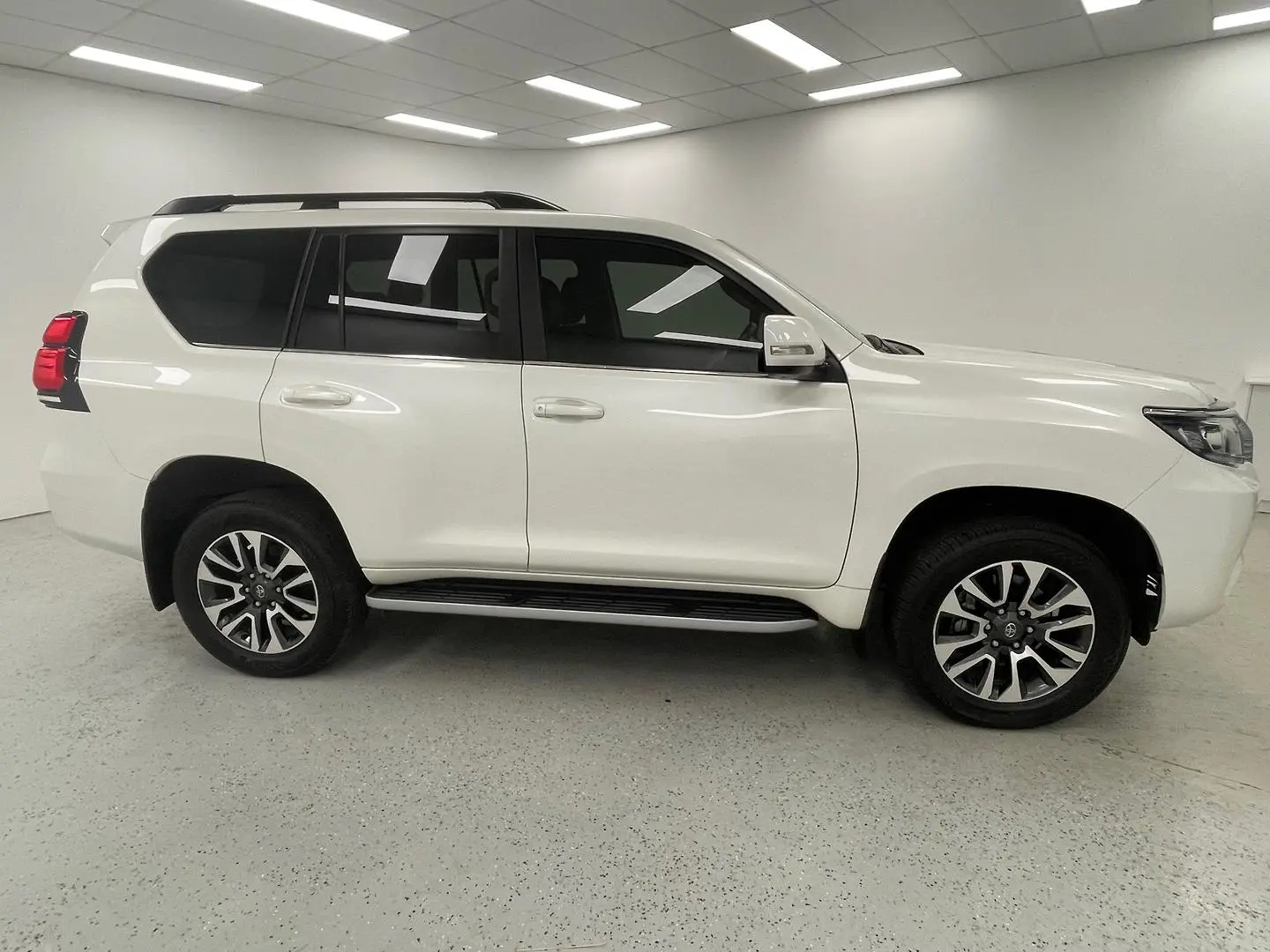 2021 Toyota Landcruiser Prado Gallery Image 2