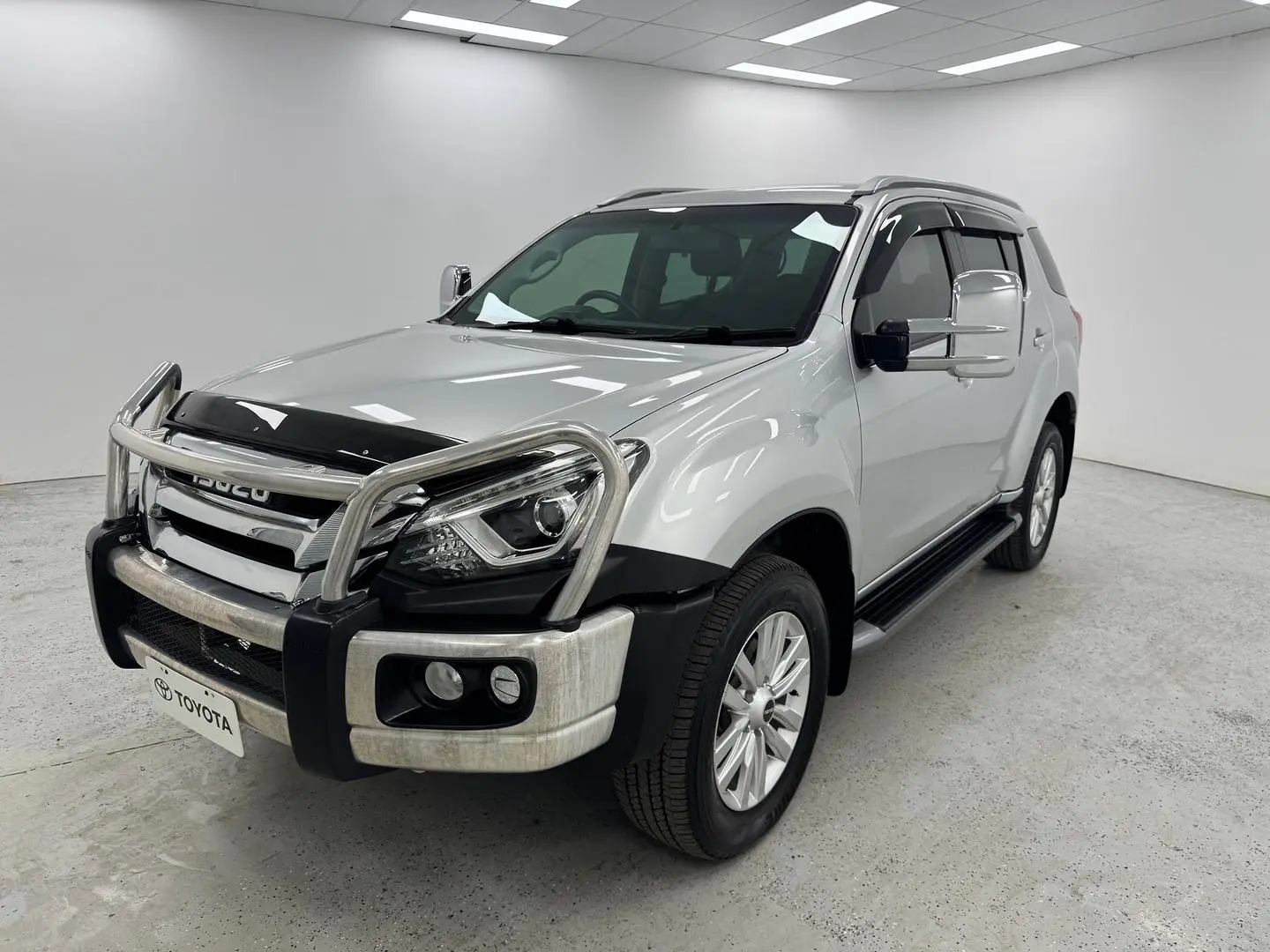 2018 Isuzu MU-X Gallery Image 6