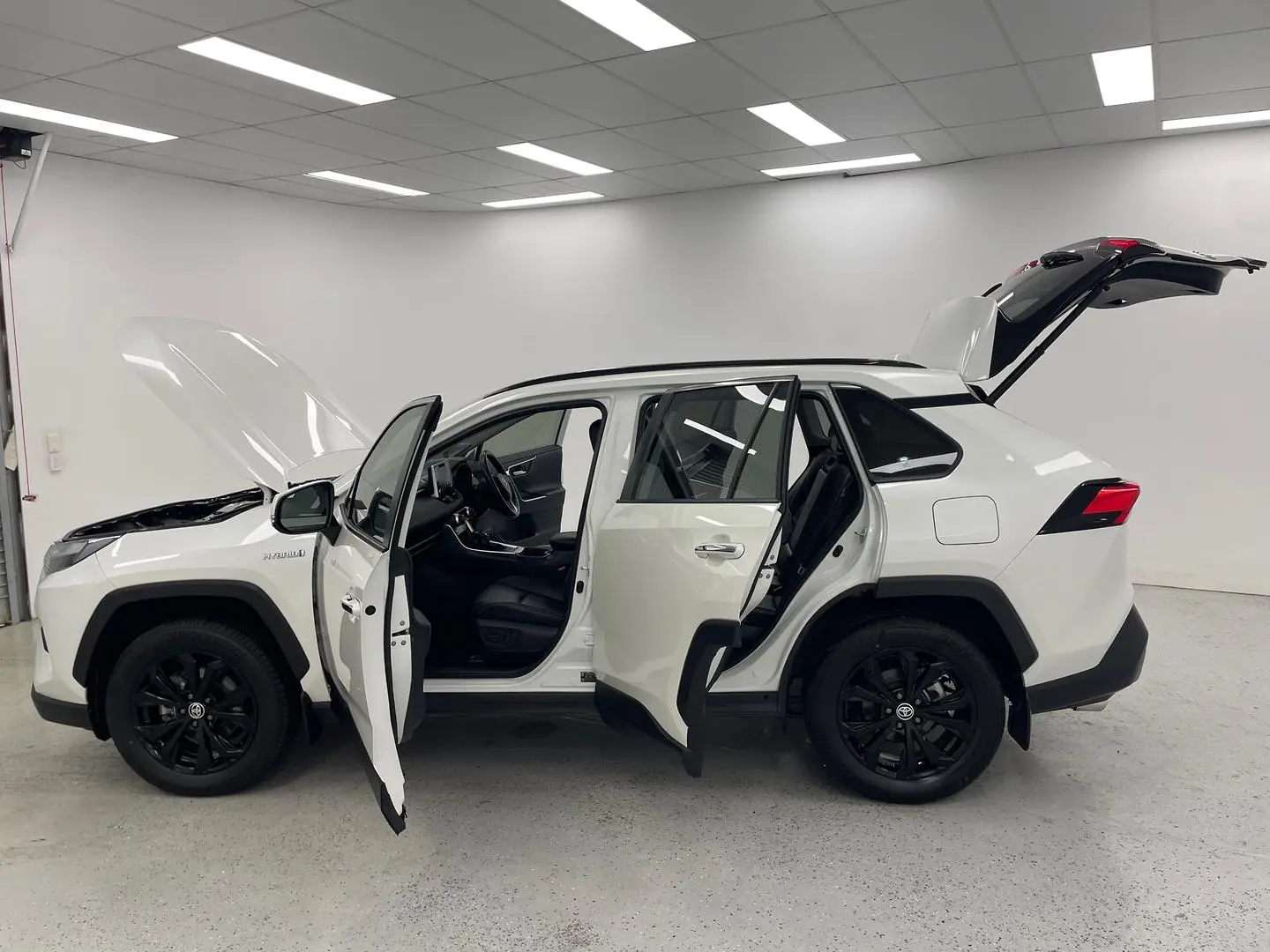 2022 Toyota RAV4 Gallery Image 13