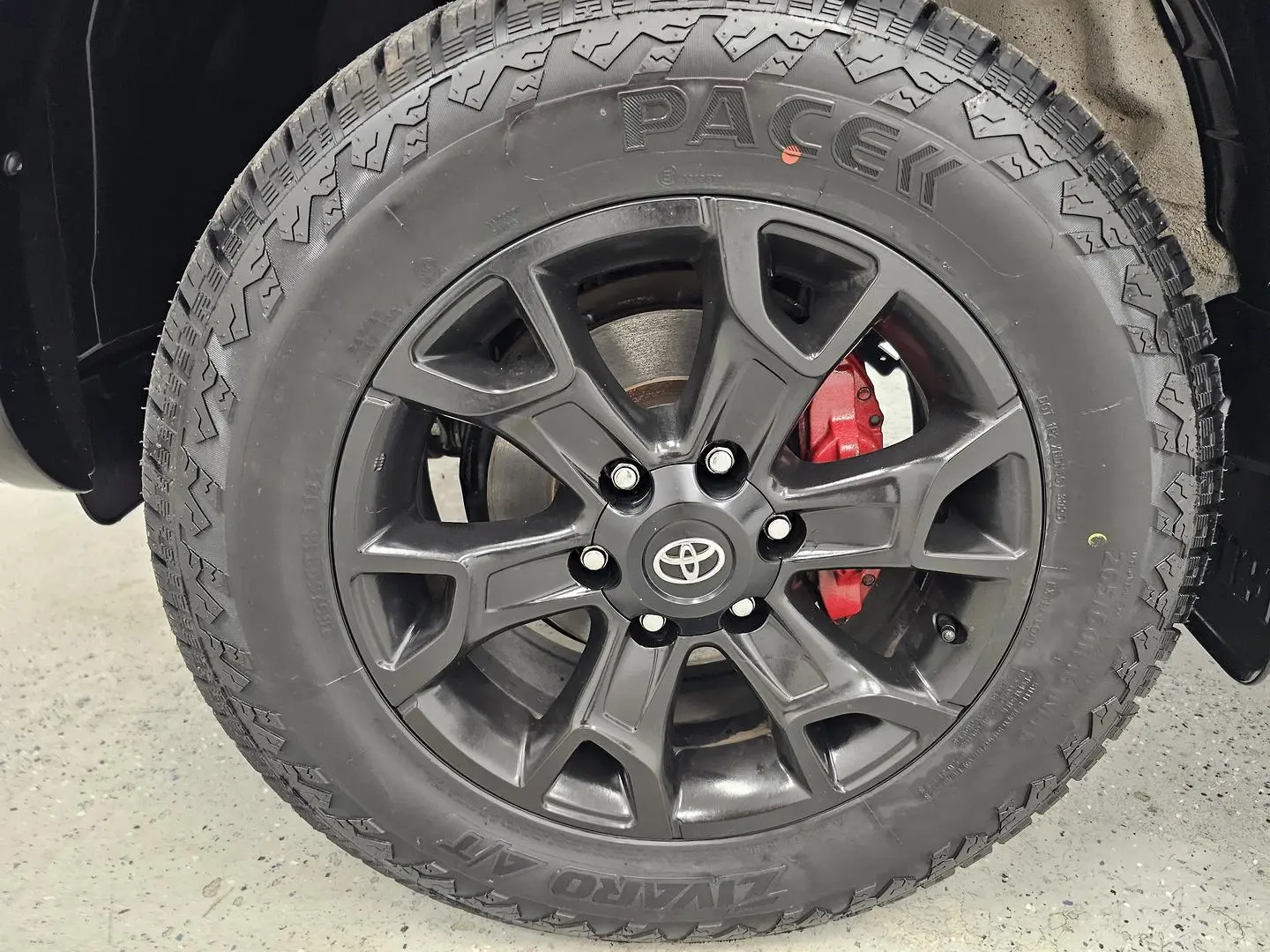 2017 Toyota Hilux Gallery Image 9