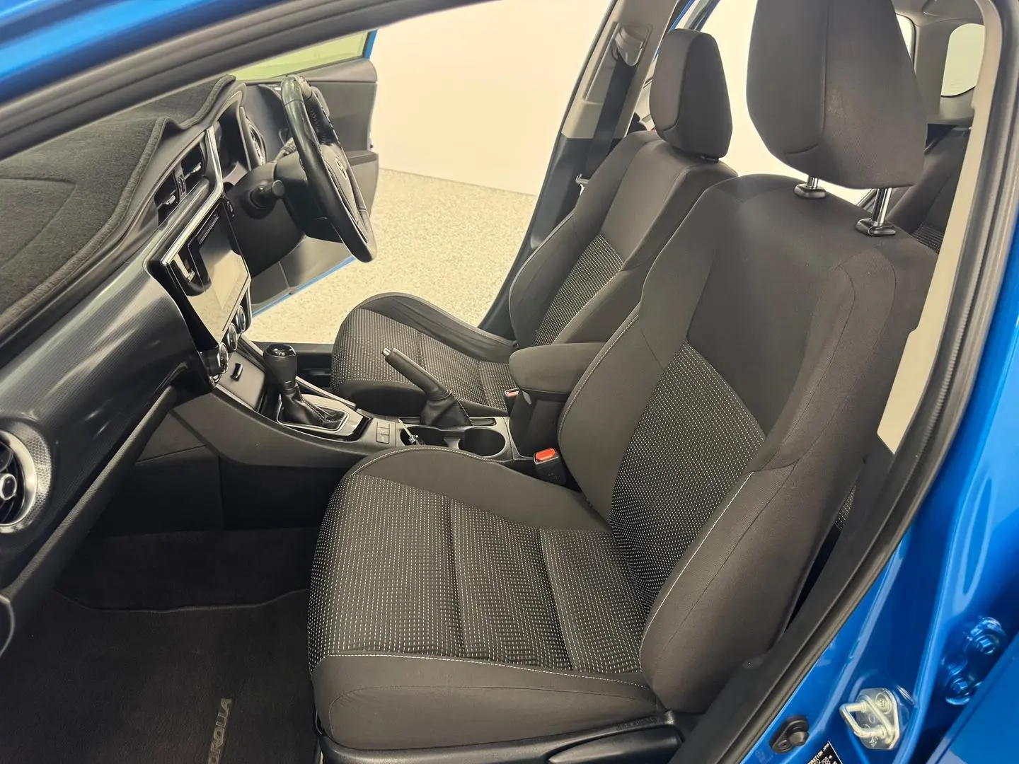 2017 Toyota Corolla Gallery Image 27