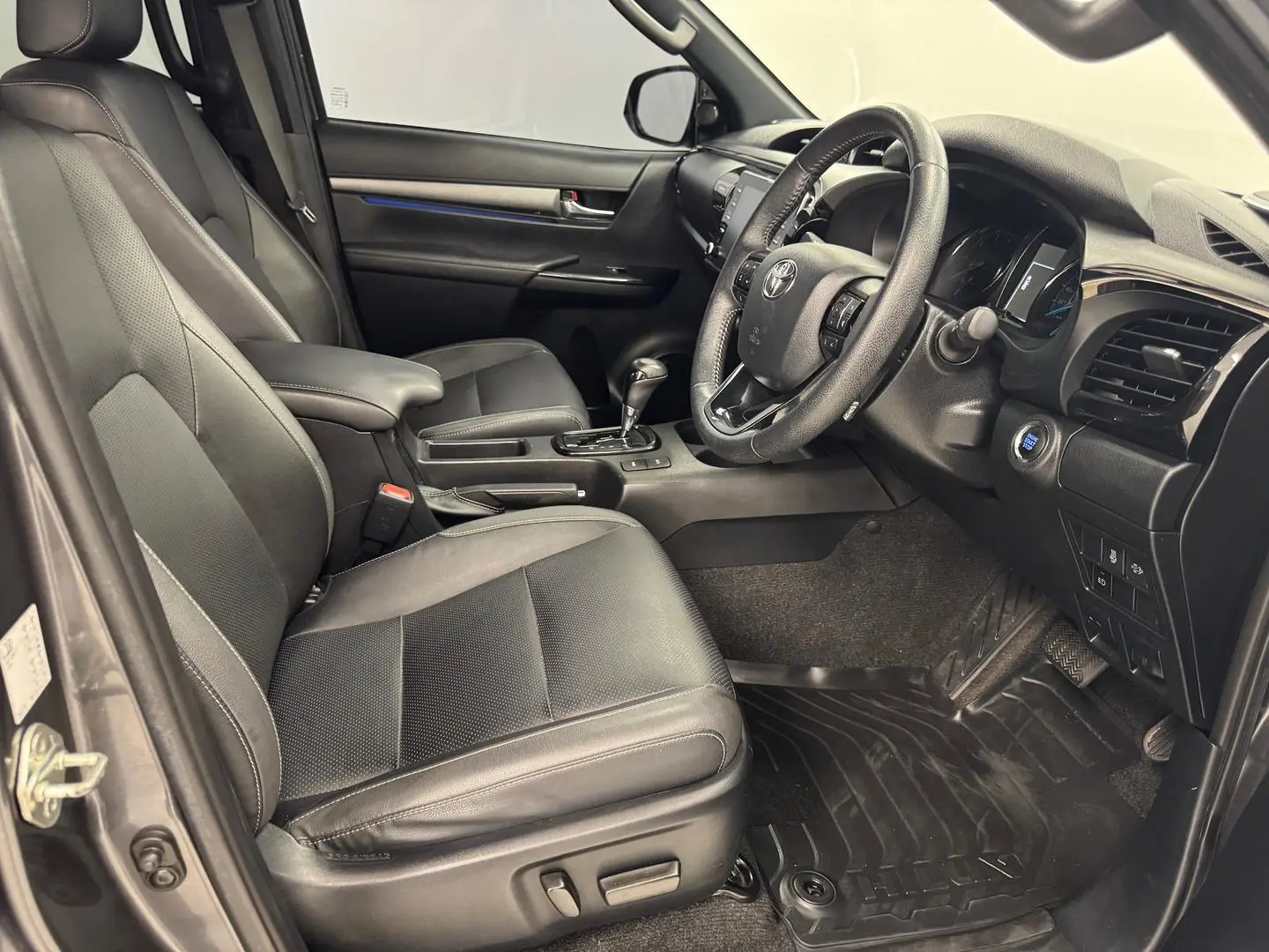 2022 Toyota Hilux Gallery Image 17