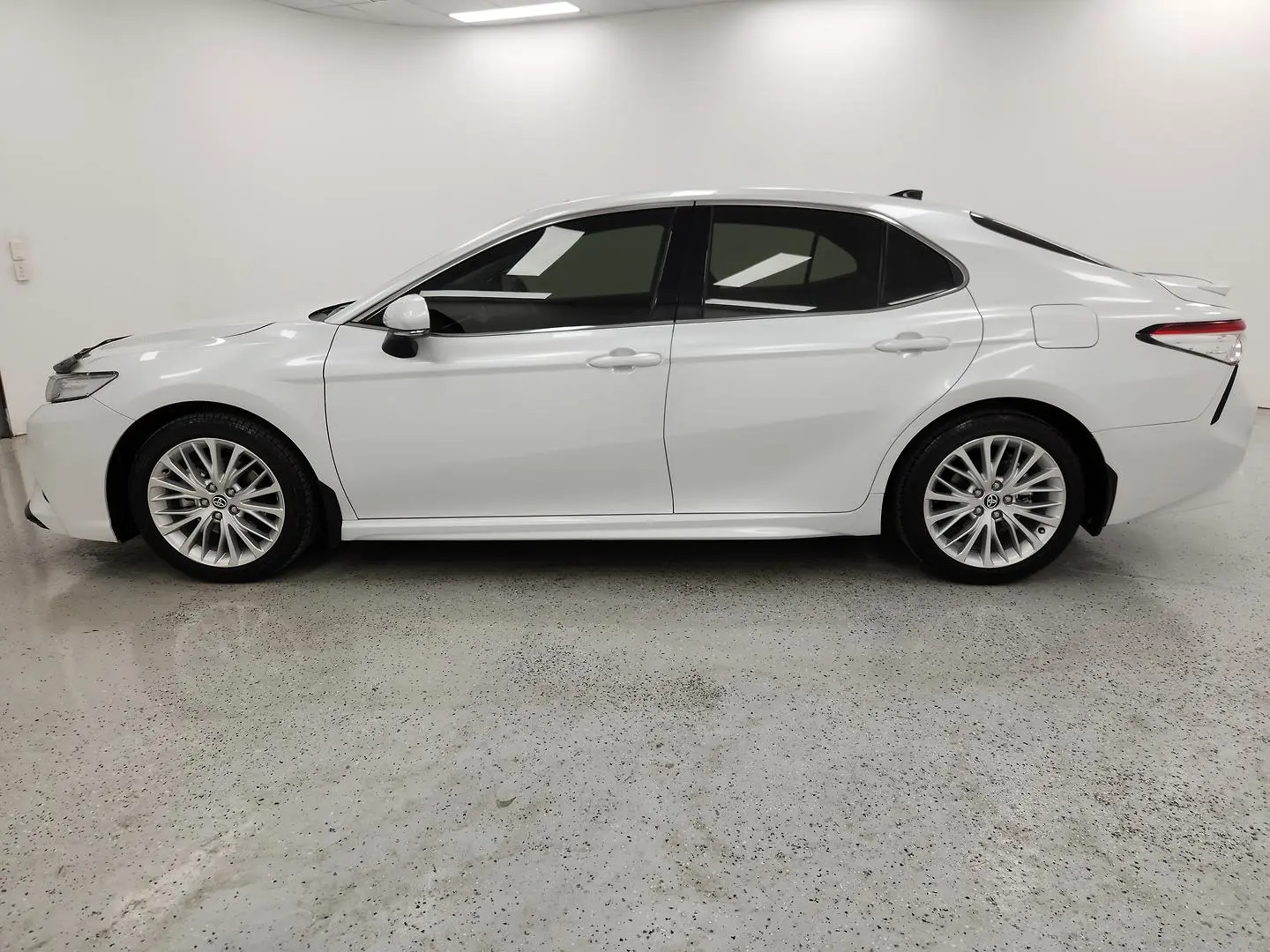 2020 Toyota Camry Gallery Image 6