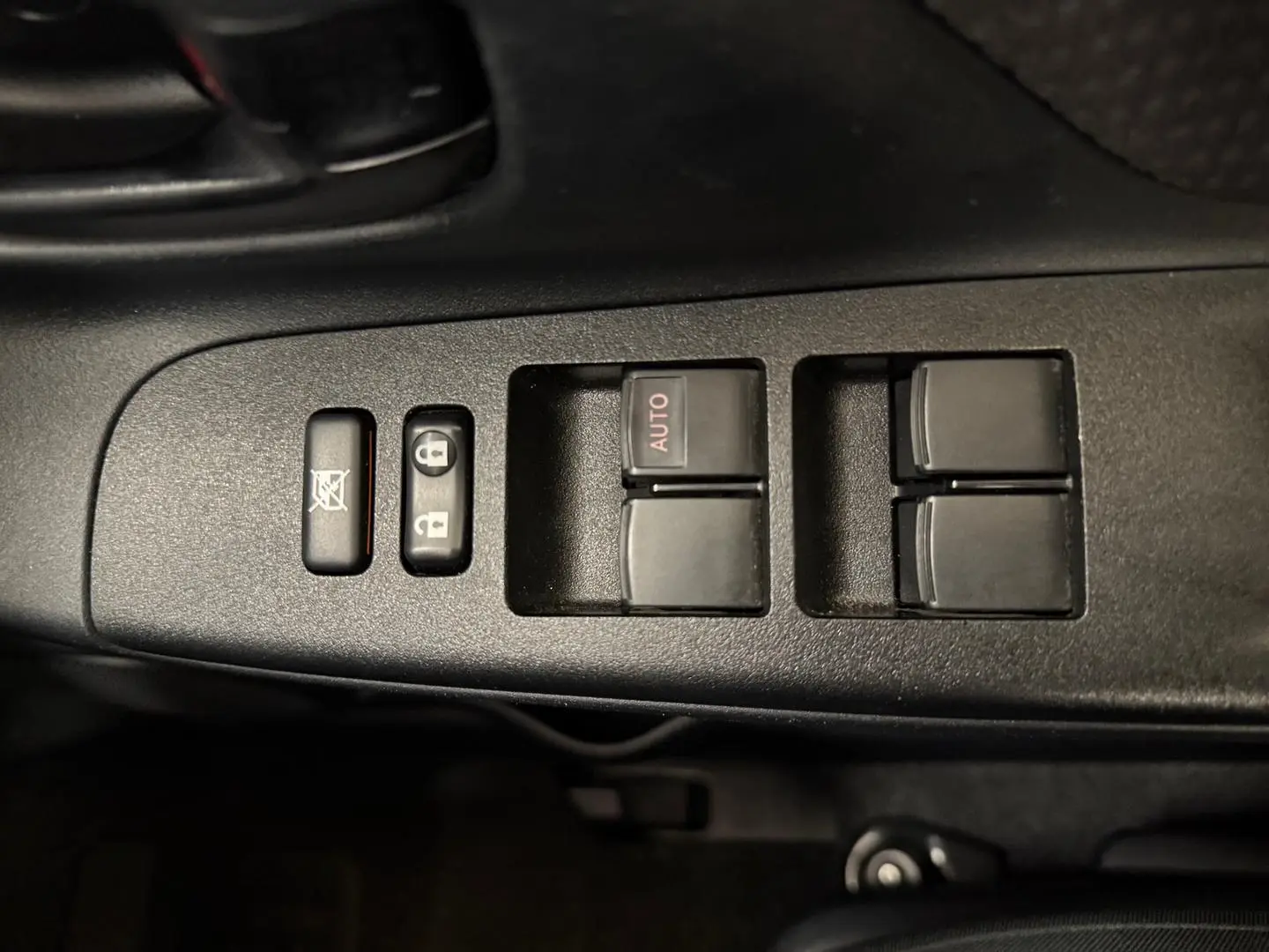 2017 Toyota Yaris Gallery Image 28