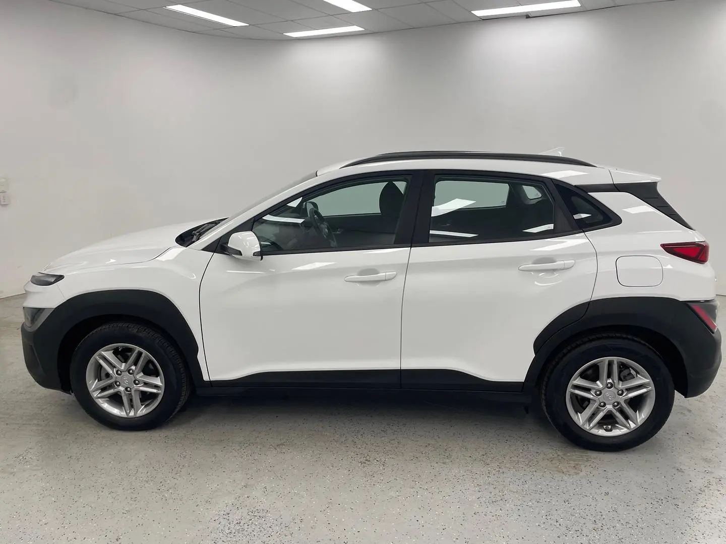 2023 Hyundai Kona Gallery Image 6