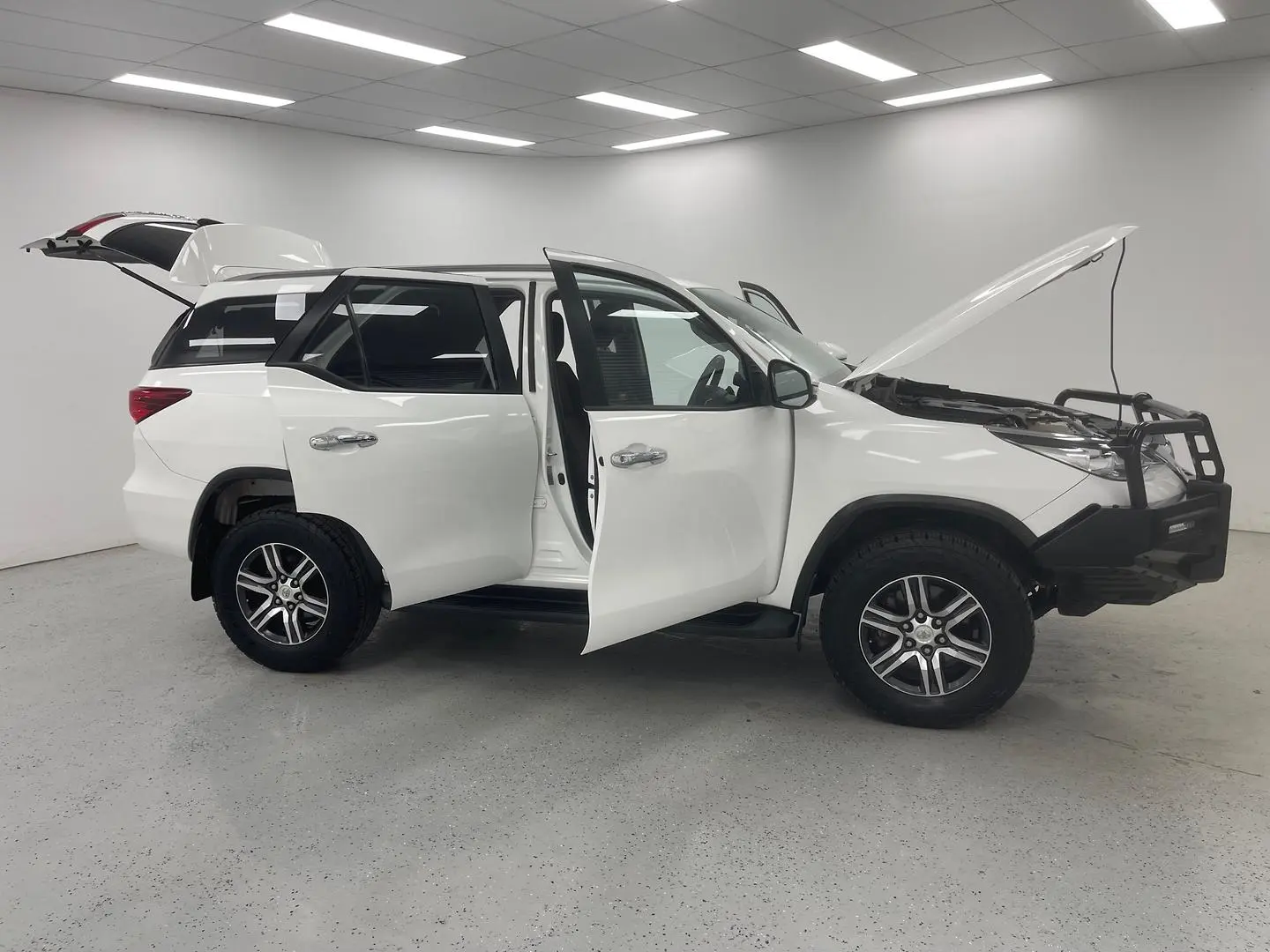 2019 Toyota Fortuner Gallery Image 9