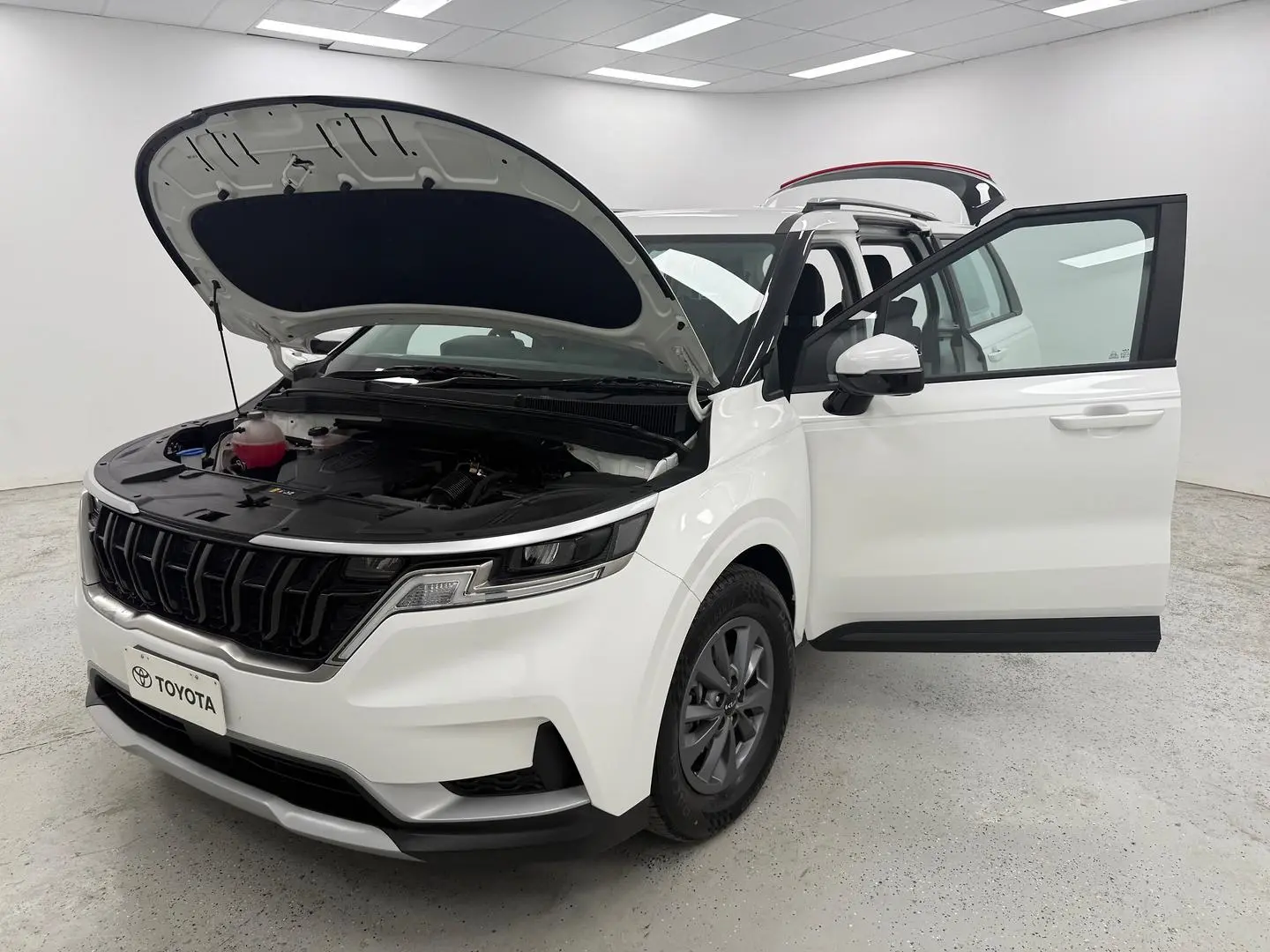2023 Kia Carnival Gallery Image 8