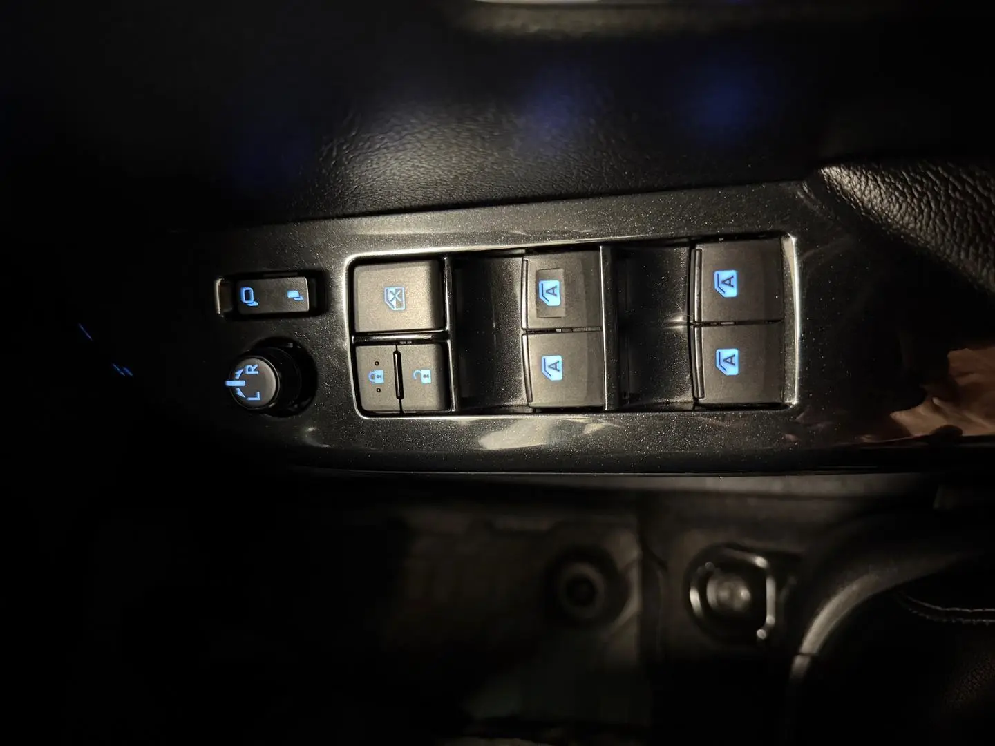 2018 Toyota Hilux Gallery Image 28