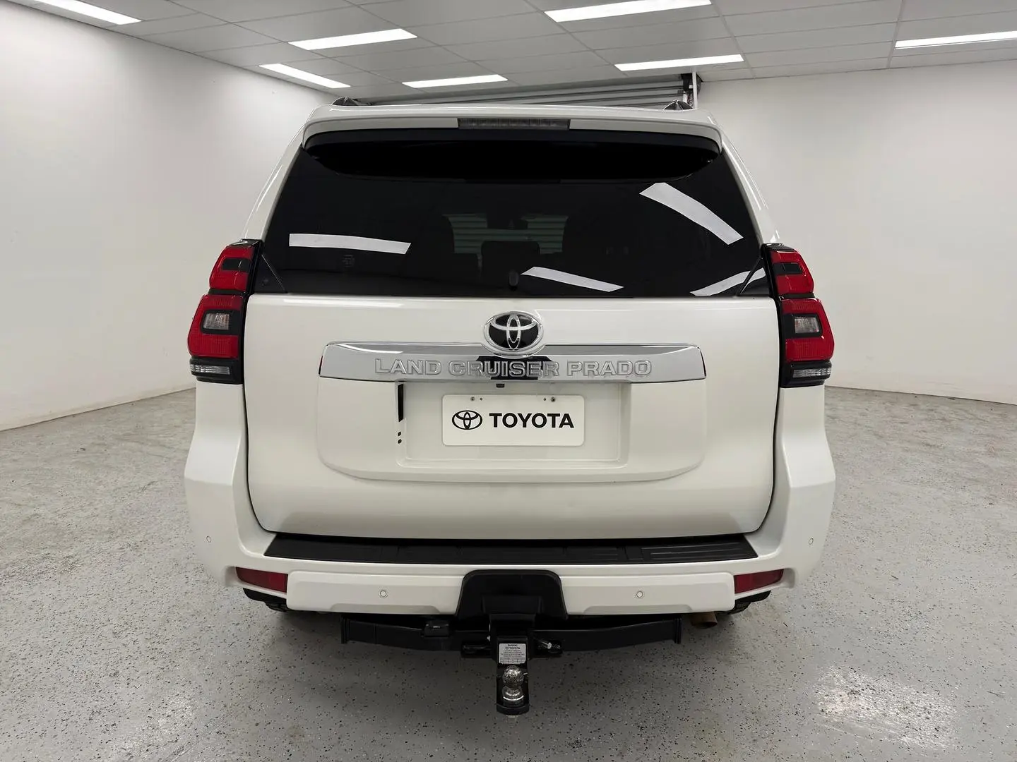 2021 Toyota Landcruiser Prado Gallery Image 4