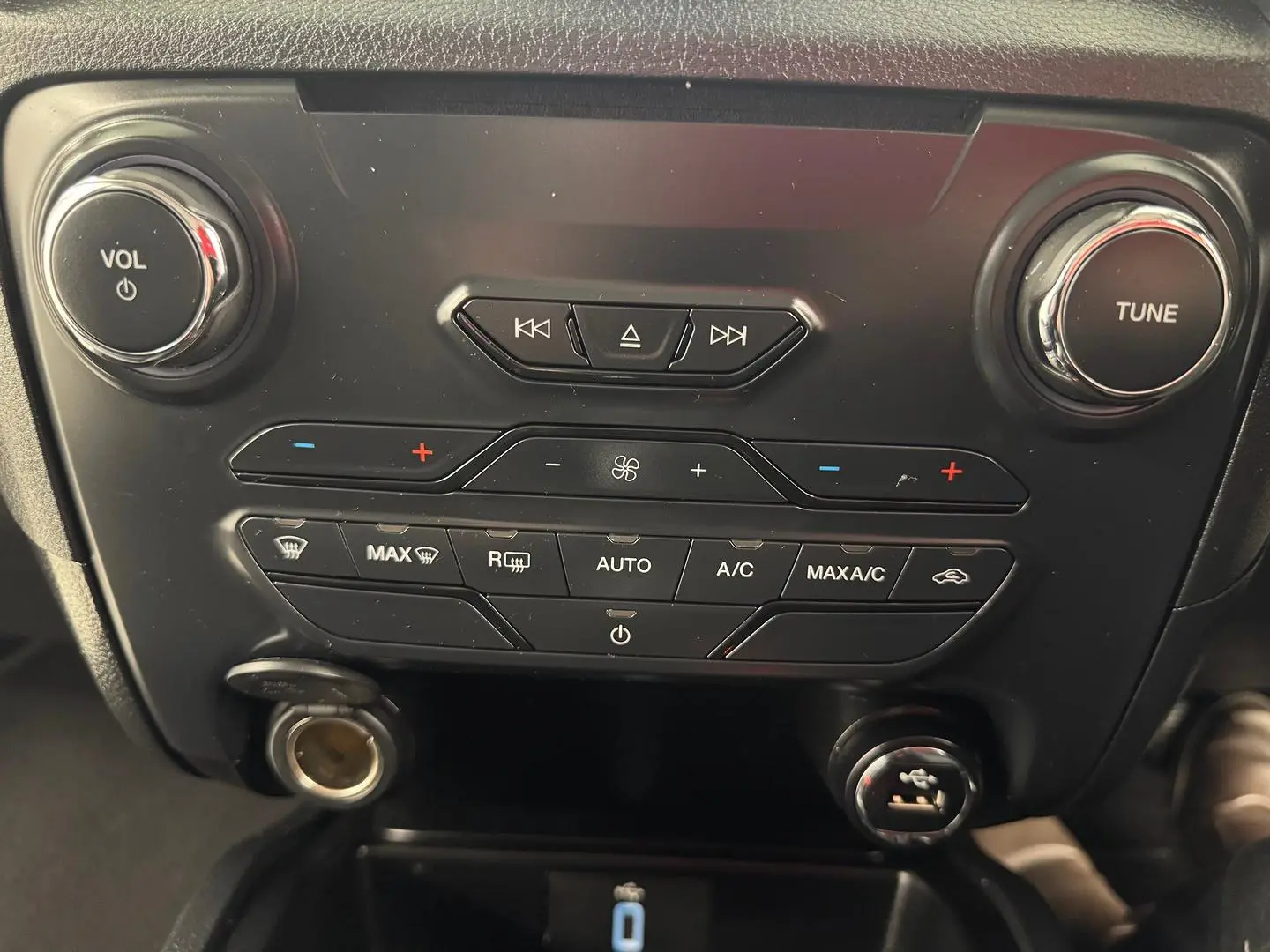 2020 Ford Everest Gallery Image 24