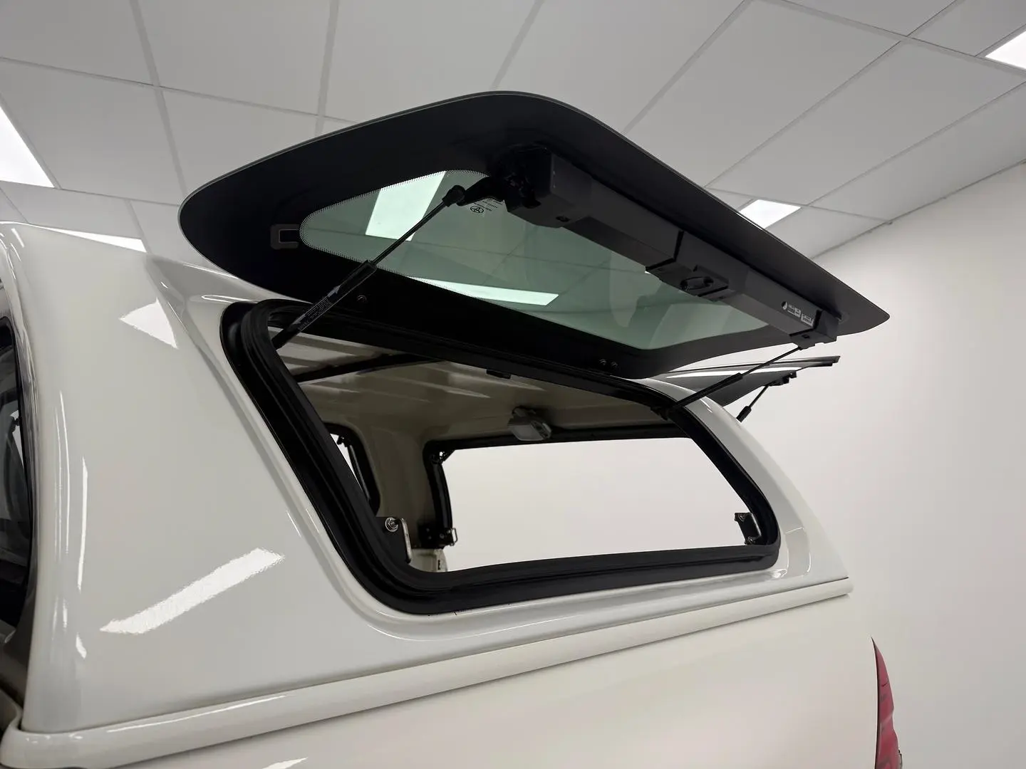 2021 Toyota Hilux Gallery Image 13