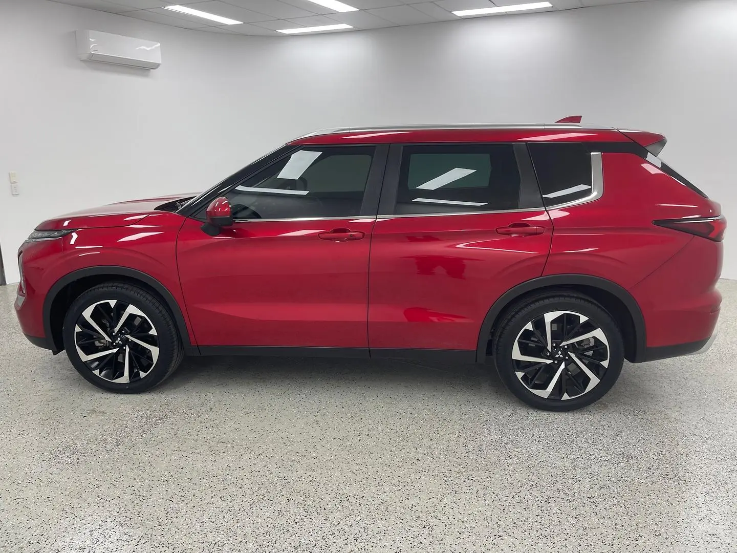 2022 Mitsubishi Outlander Gallery Image 5