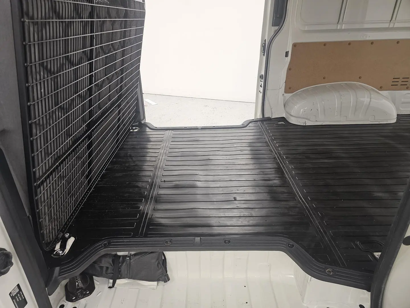 2022 Toyota Hiace Gallery Image 15