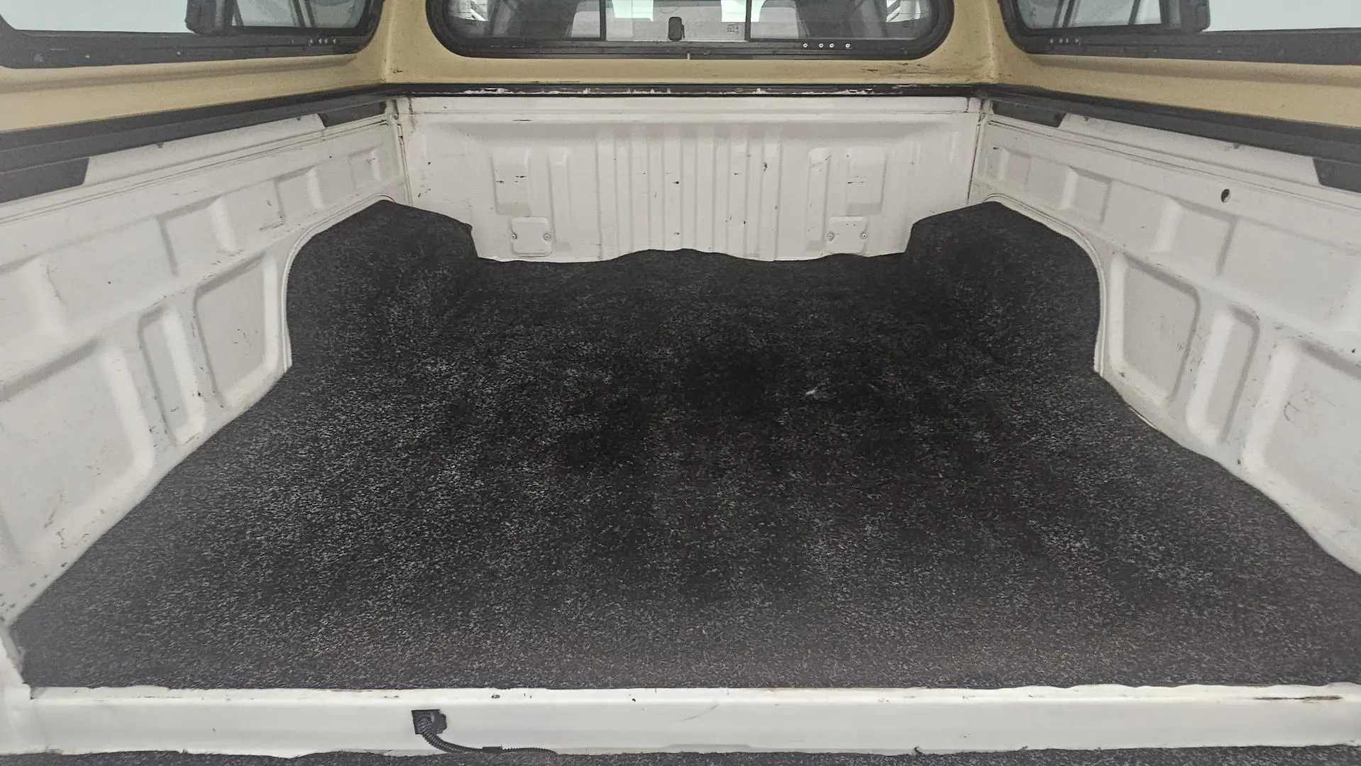 2015 Toyota Hilux Gallery Image 18