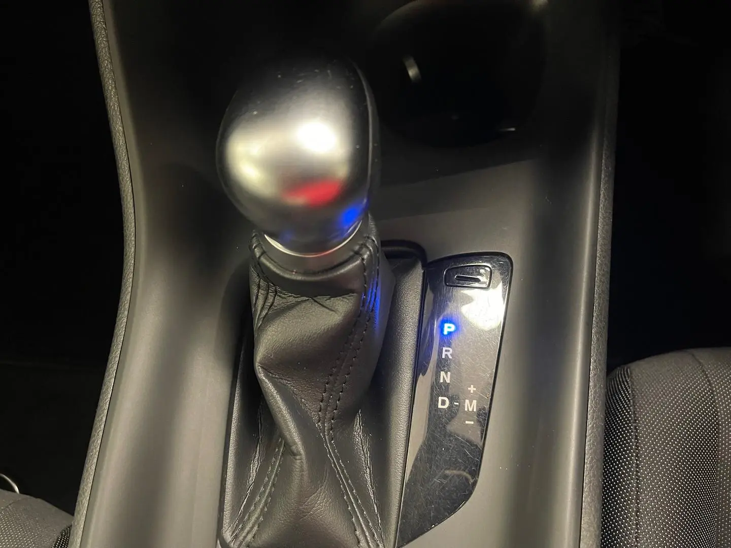 2020 Toyota C-HR Gallery Image 25