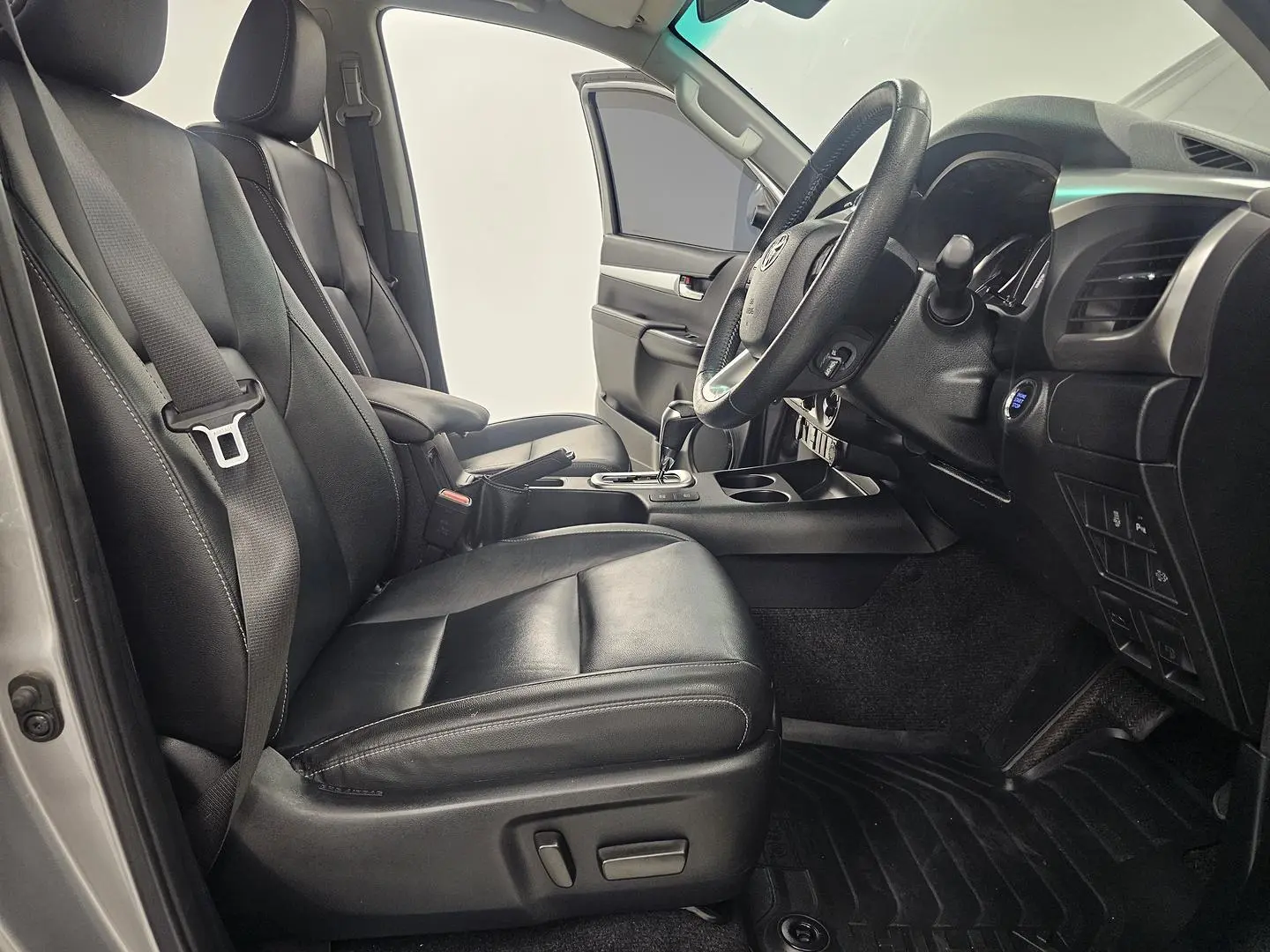 2021 Toyota Hilux Gallery Image 23