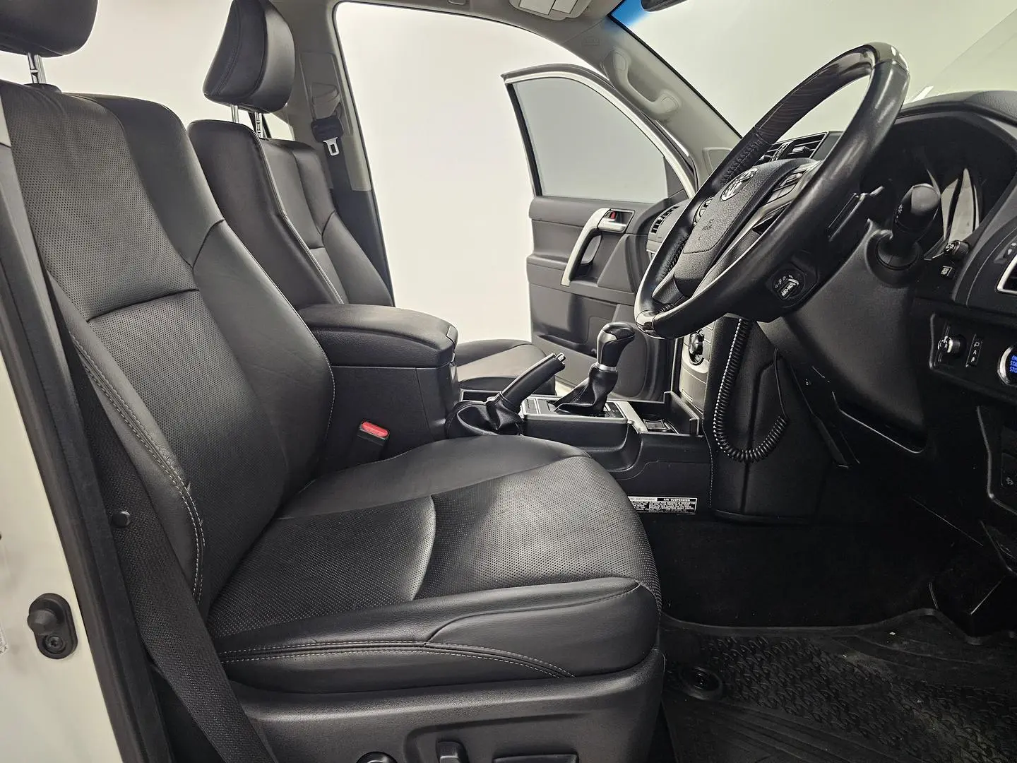 2023 Toyota Landcruiser Prado Gallery Image 25