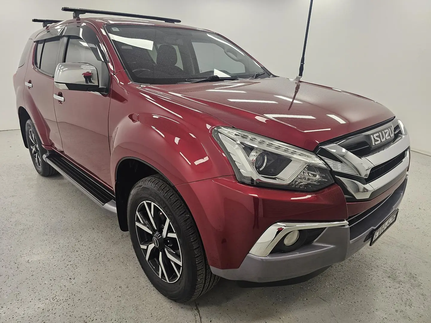 2020 Isuzu MU-X Gallery Image 1