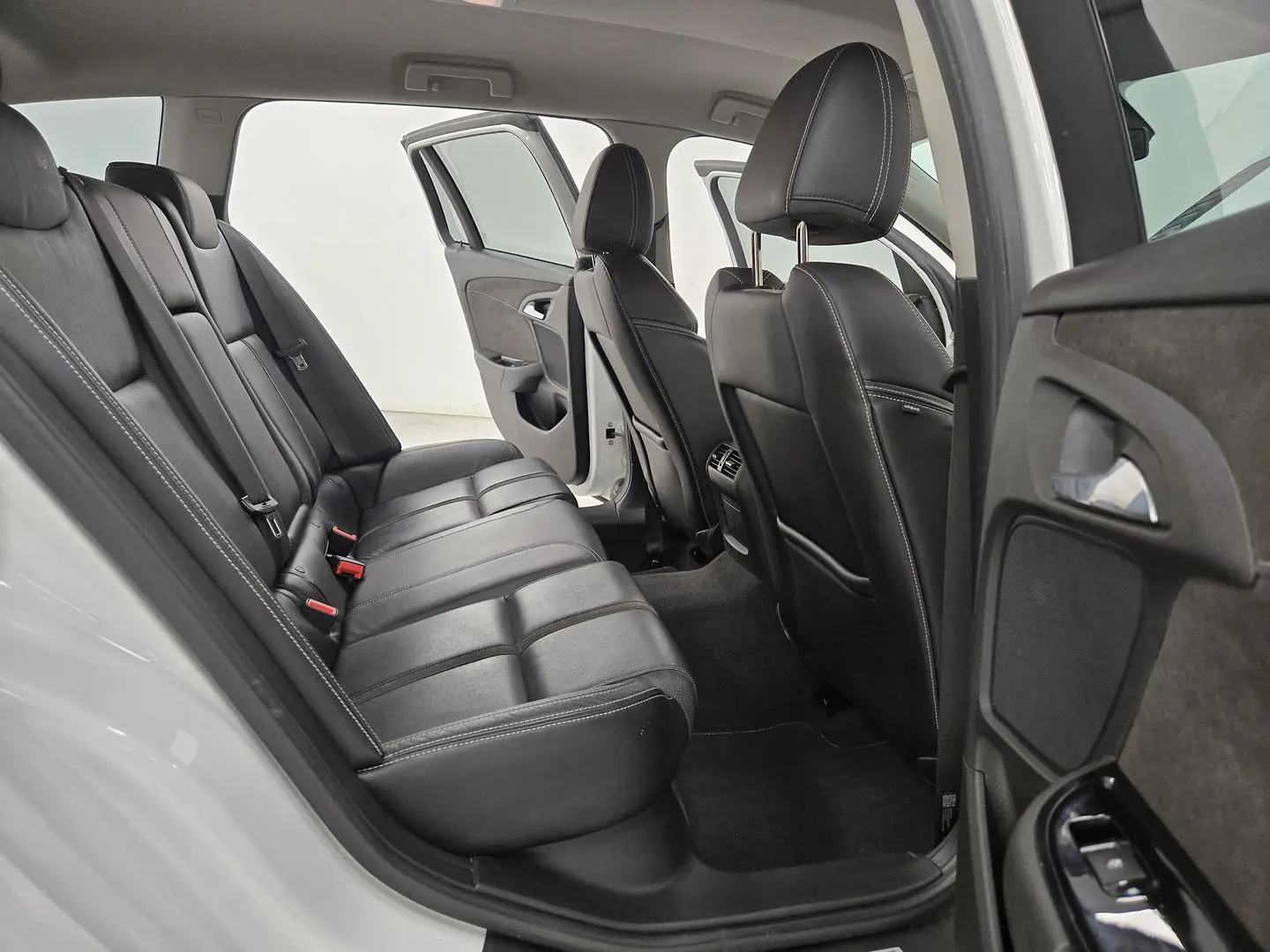 2017 Holden Commodore Gallery Image 21