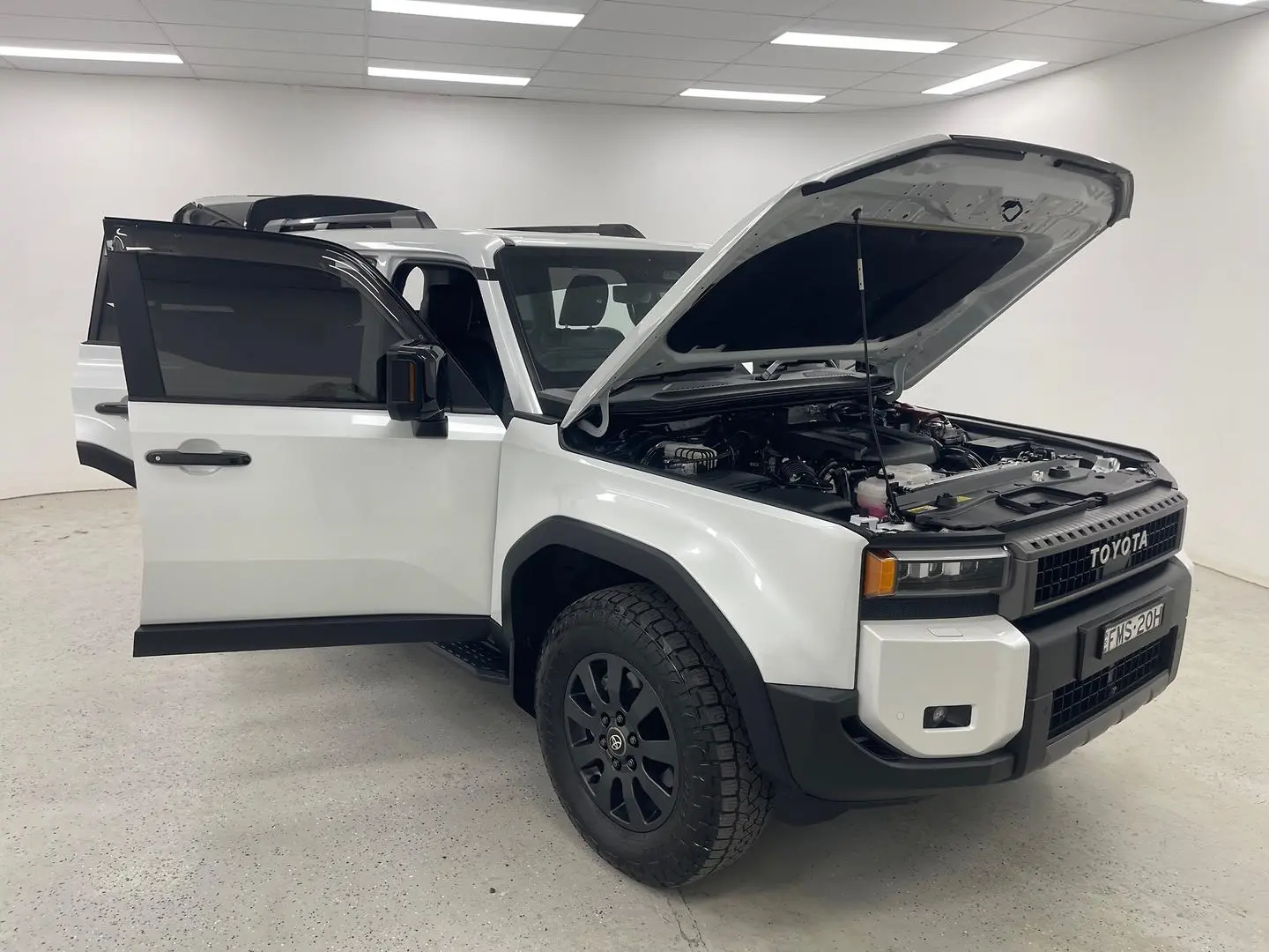 2024 Toyota Landcruiser Prado Gallery Image 8