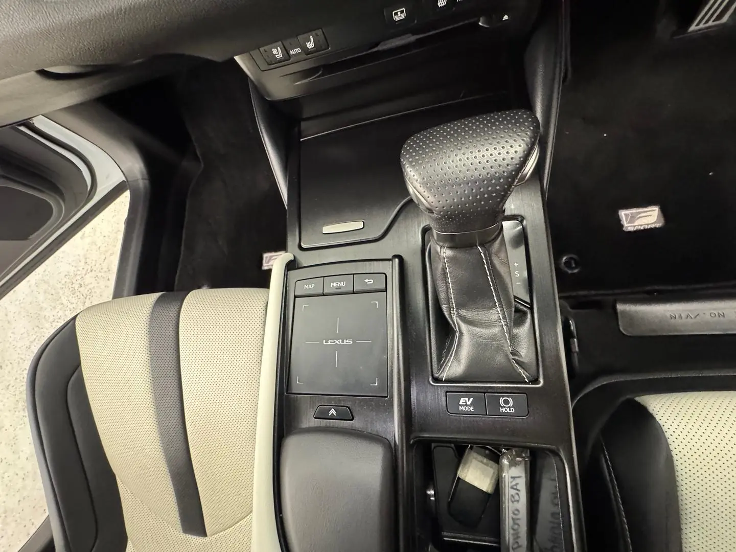 2022 Lexus ES Gallery Image 22