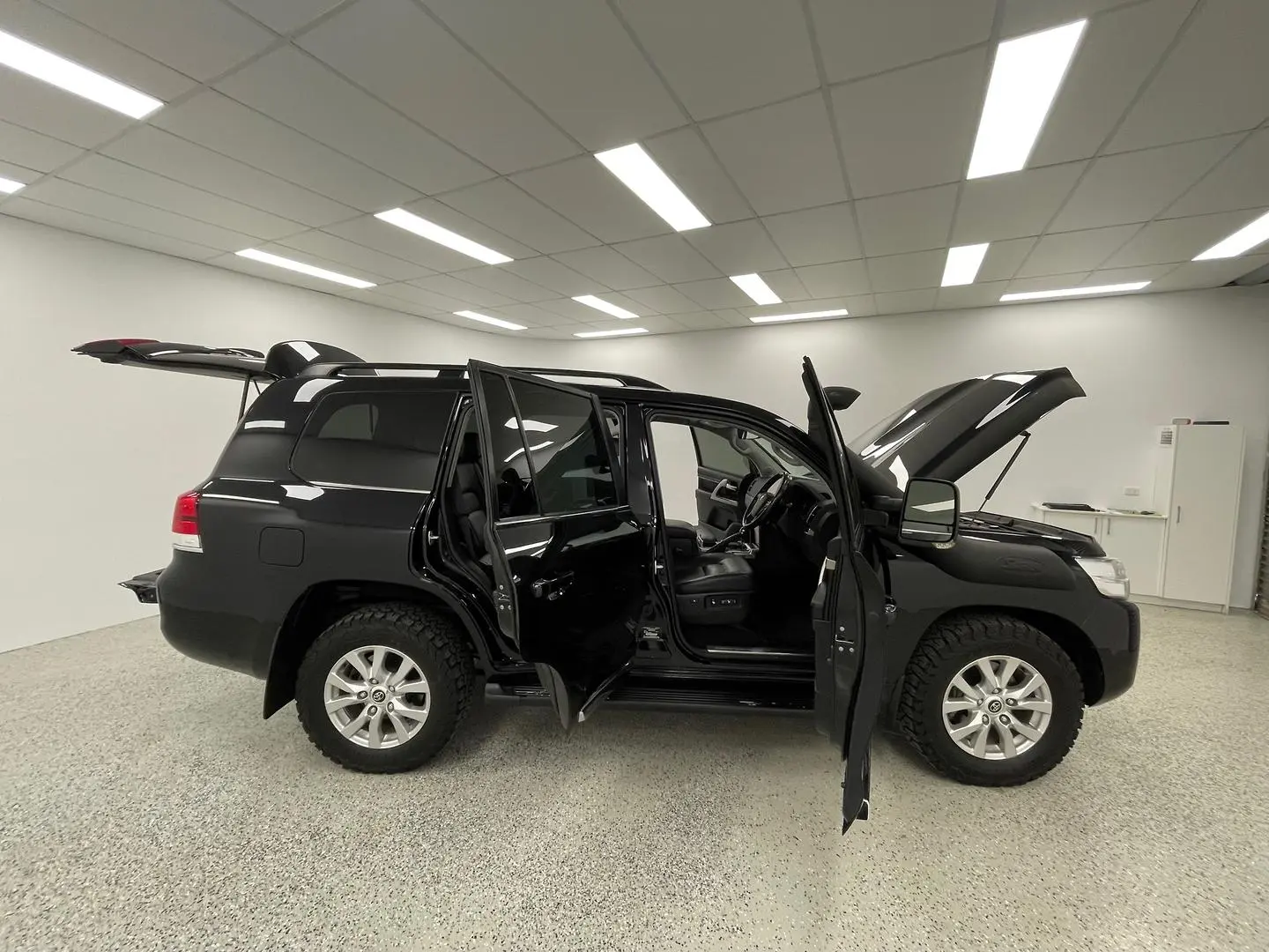 2020 Toyota Landcruiser Gallery Image 13