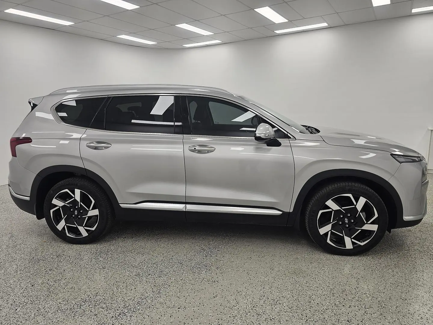 2022 Hyundai Santa Fe Gallery Image 2