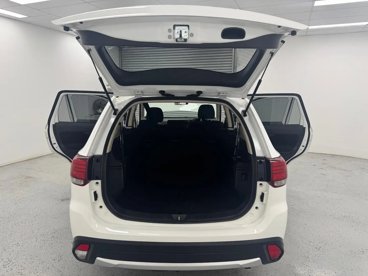 2018 Mitsubishi Outlander Gallery Image 10