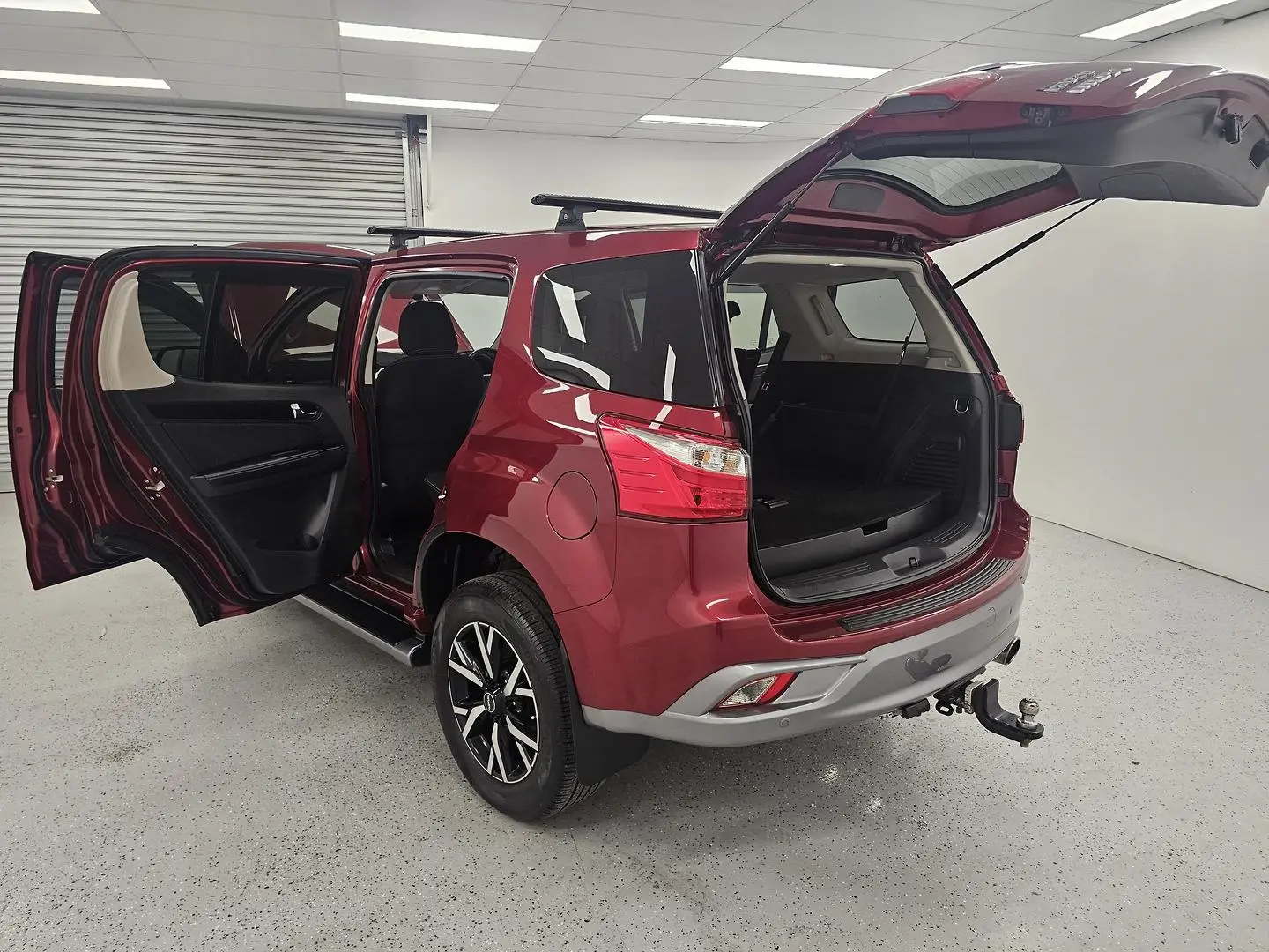 2020 Isuzu MU-X Gallery Image 15