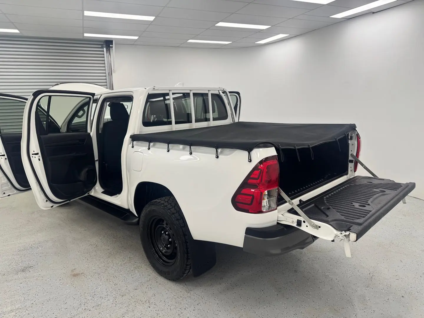 2022 Toyota Hilux Gallery Image 8