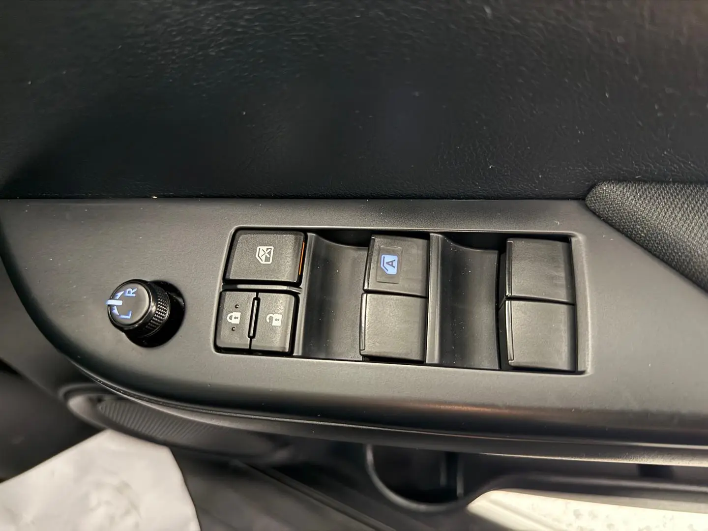 2017 Toyota Hilux Gallery Image 29