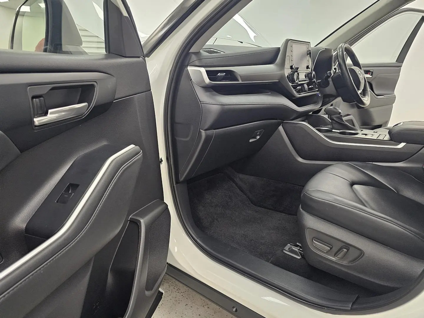 2022 Toyota Kluger Gallery Image 11