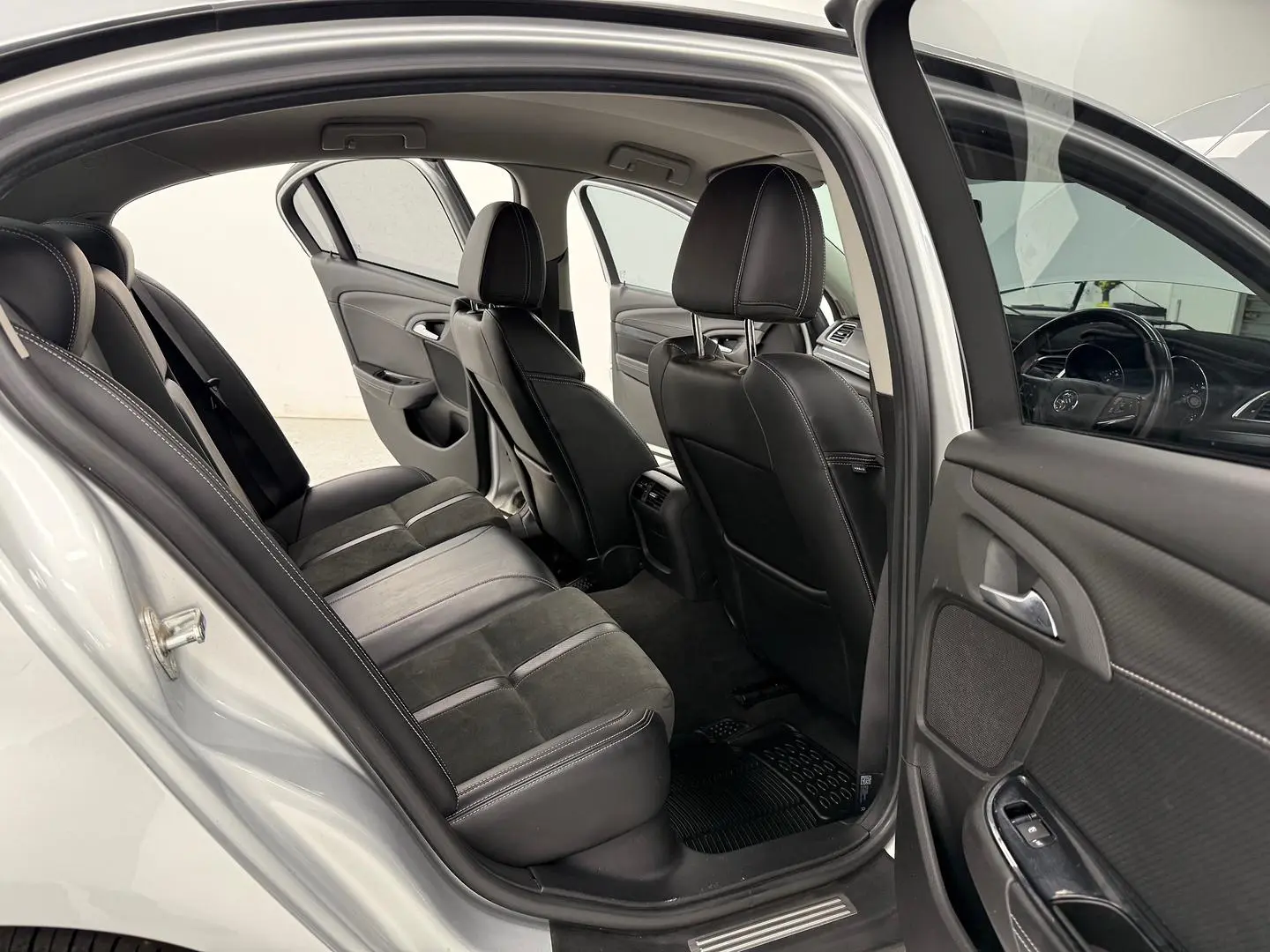 2017 Holden Commodore Gallery Image 17