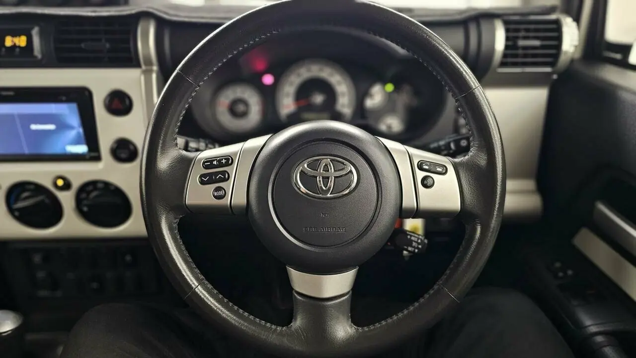 2015 Toyota FJ Cruiser Image 16
