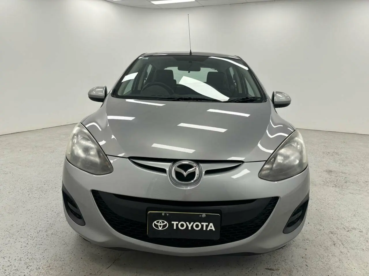 2013 Mazda 2 Image 8