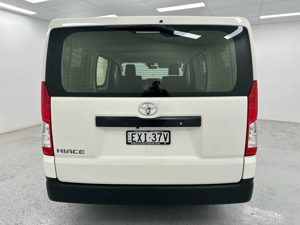 2023 Toyota HiAce Image 6