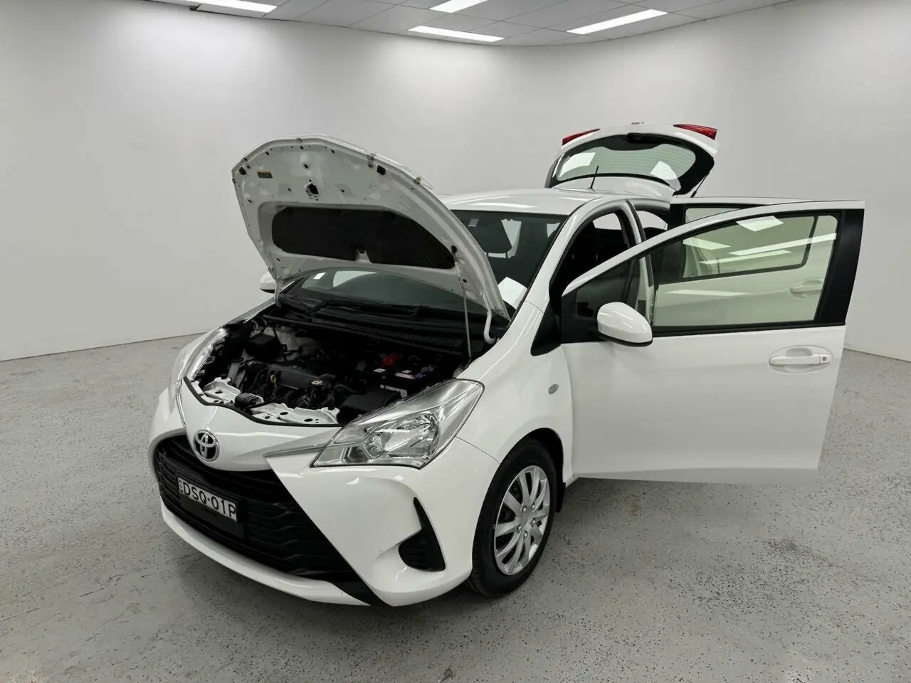 2017 Toyota Yaris Image 12