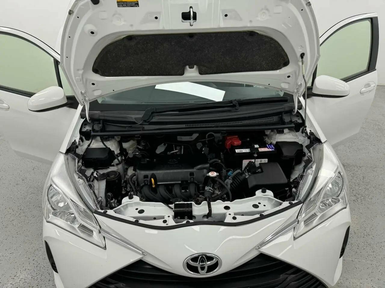 2017 Toyota Yaris Image 14