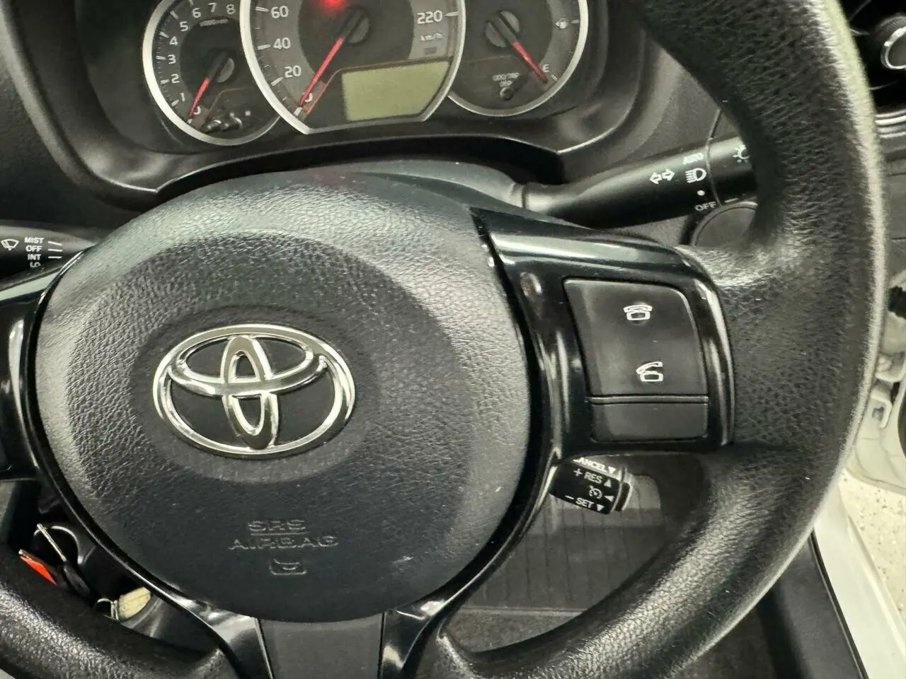 2017 Toyota Yaris Image 17