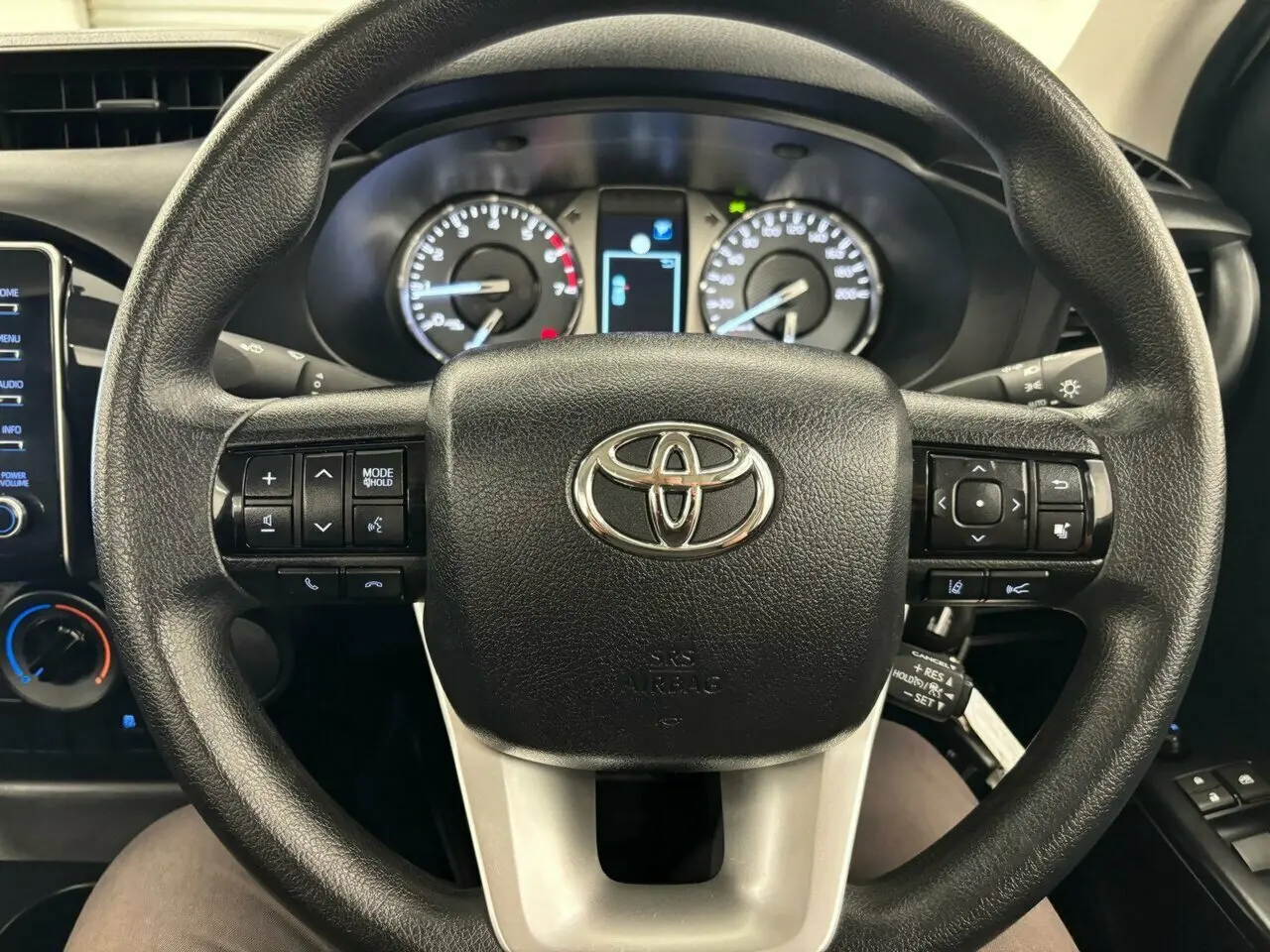 2022 Toyota Hilux Image 19