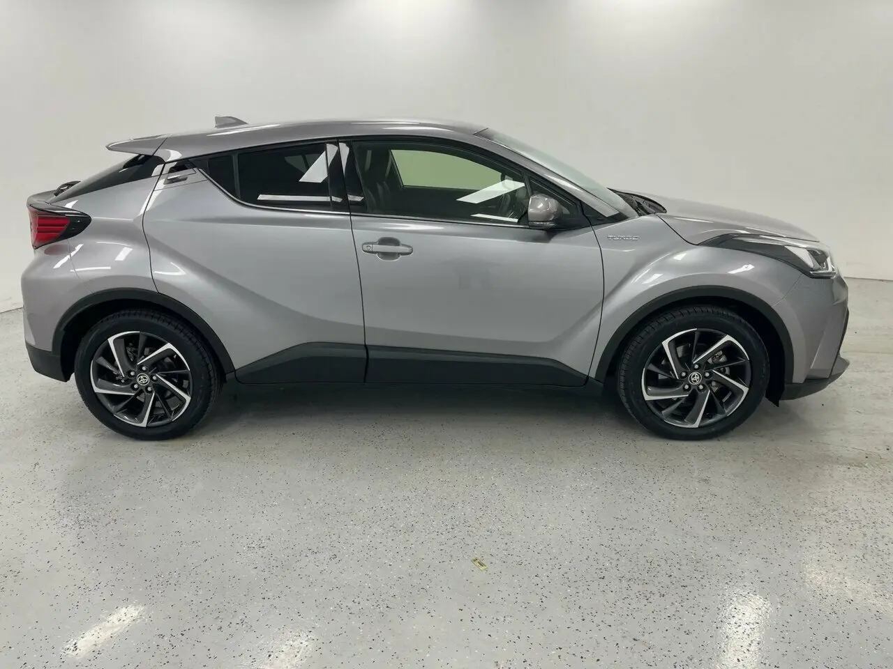 2020 Toyota C-HR Image 2