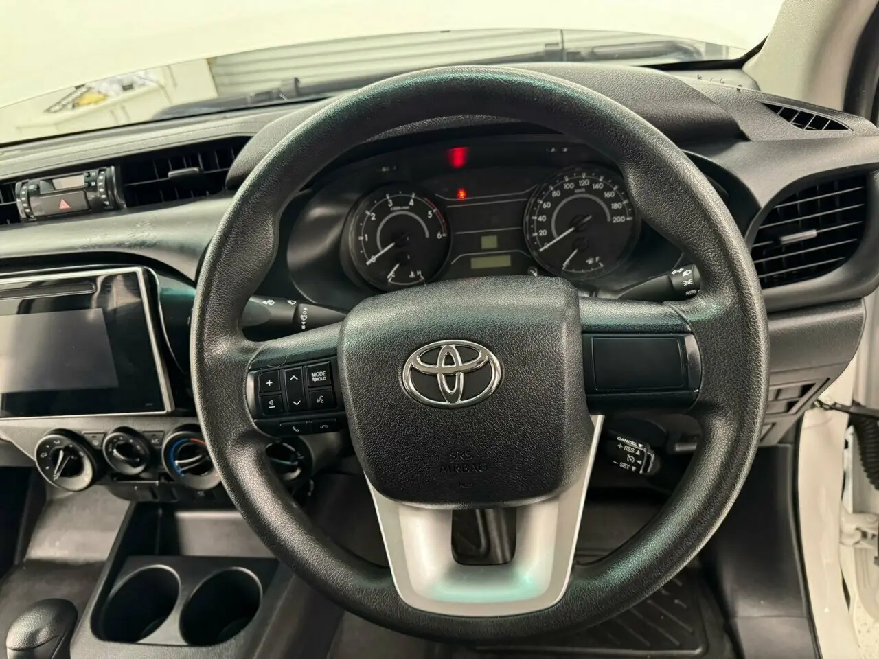 2018 Toyota Hilux Image 16