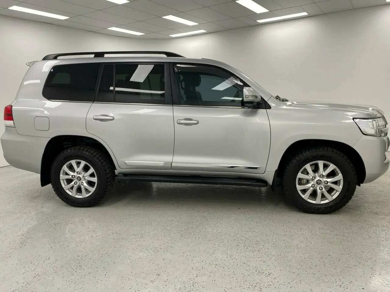 2021 Toyota Landcruiser Image 2