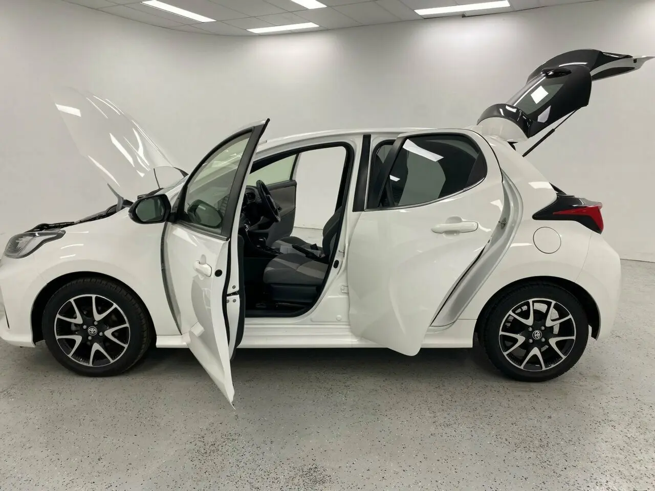 2020 Toyota Yaris Image 14