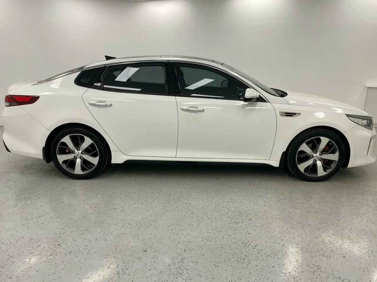 2016 Kia Optima Image 2