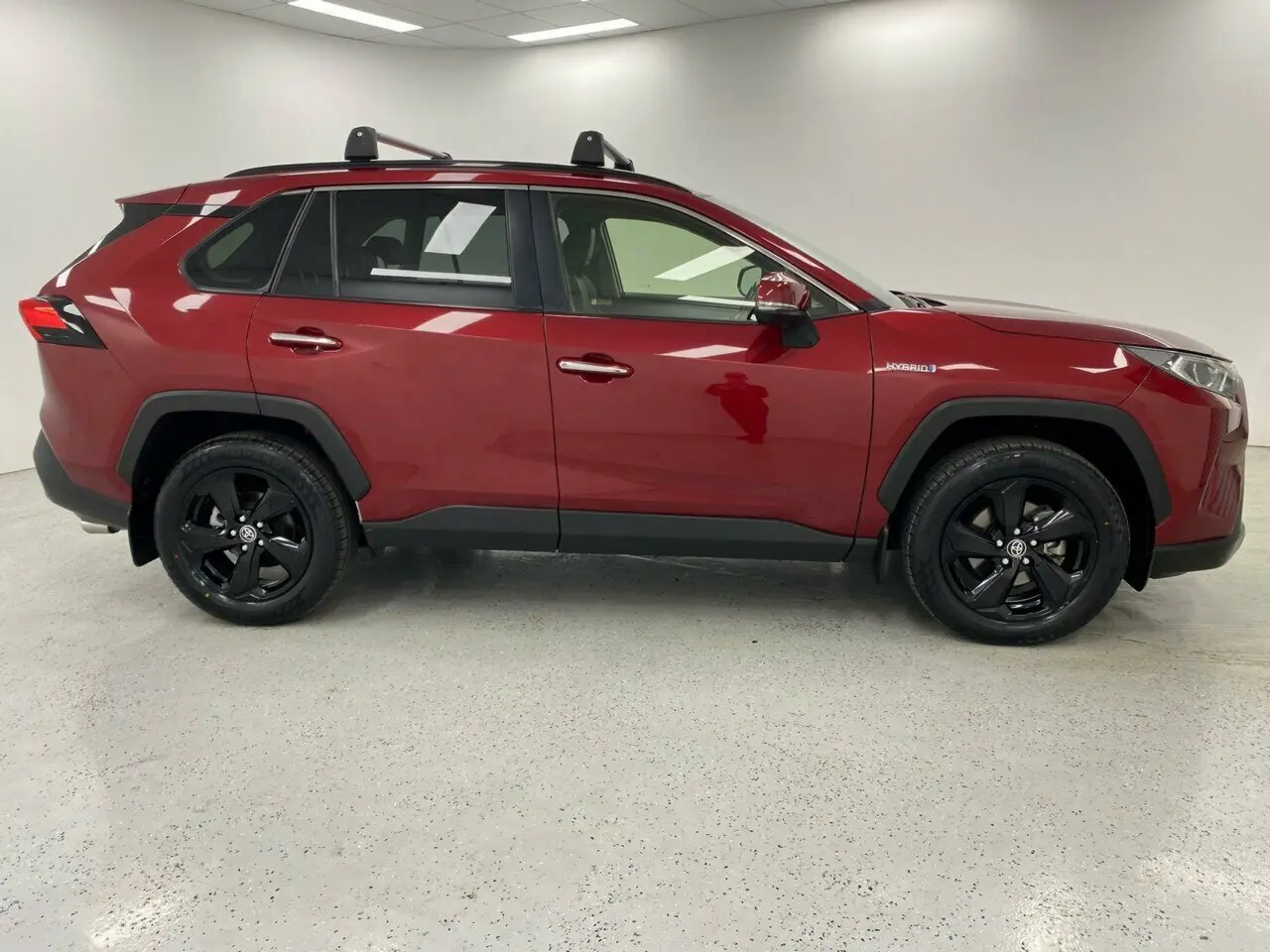 2019 Toyota RAV4 Image 2